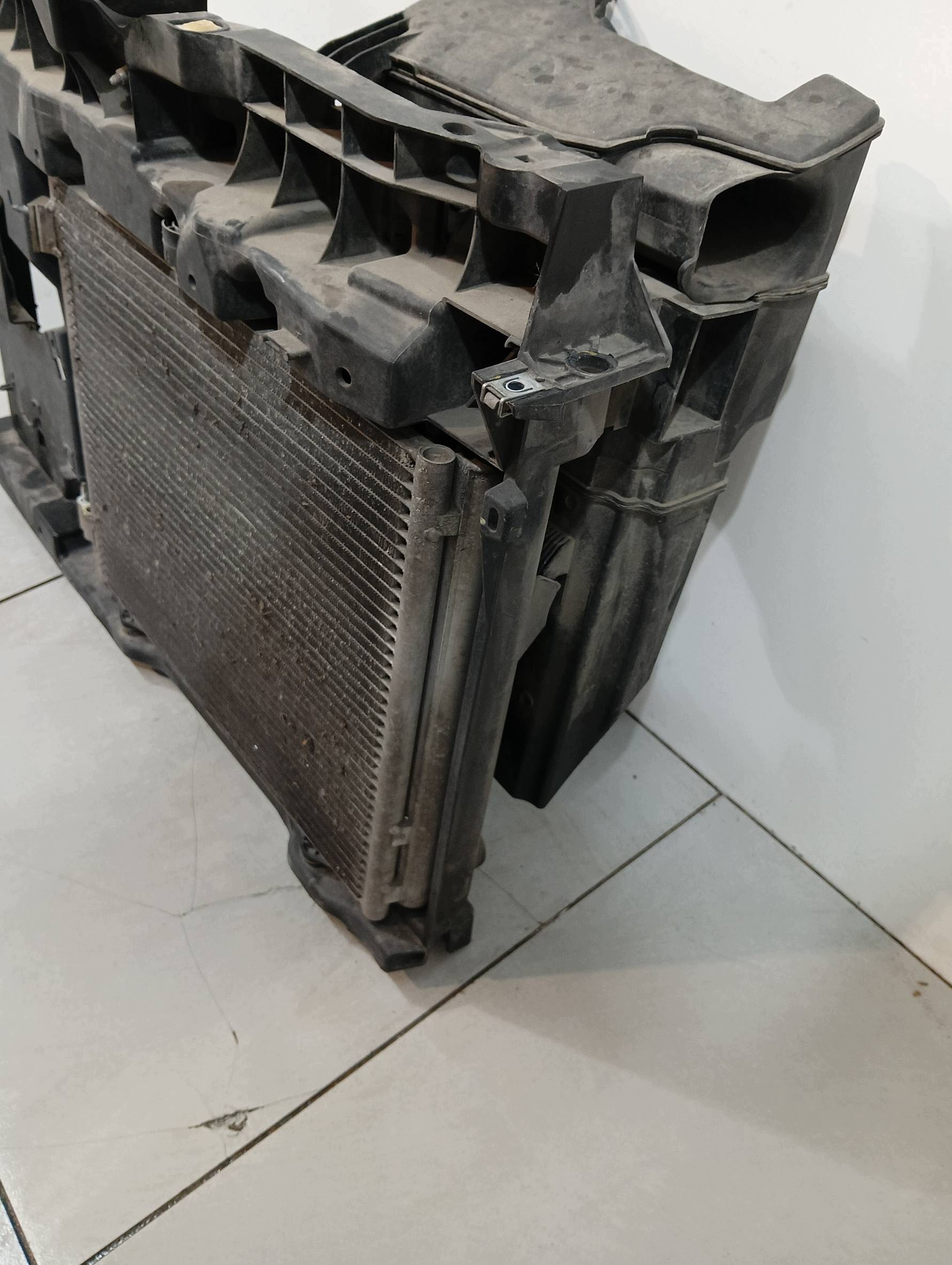 support panel for radiators Peugeot 207 and (2006-2012)