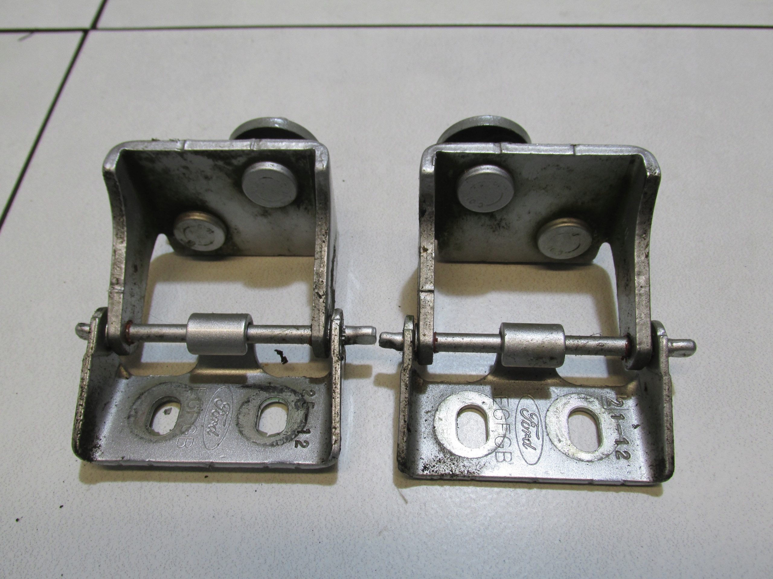 ZAWIAS KLAPY TYL KOLOR OA SREBRNY C MAX MK2 2013 R