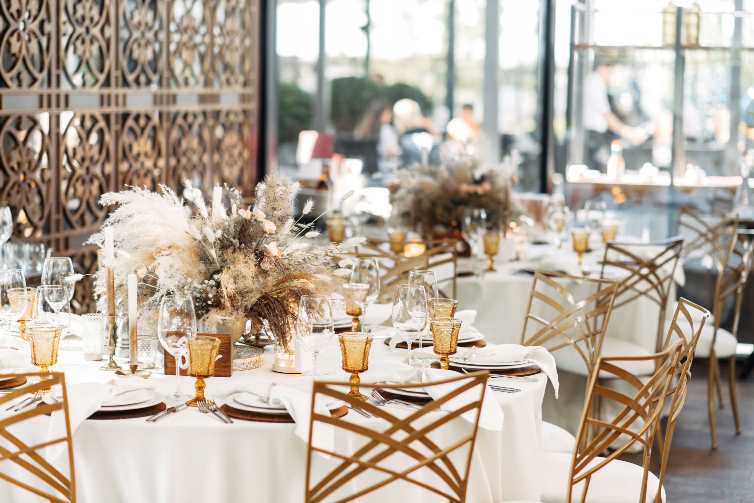 KRZESŁO BANKIETOWE WESELNE ŚLUBNE METALOWE CHIAVARI CHAMELEON SZAMPAŃSKIE Kod producenta Krzesło cateringowe stalowe Chameleon szampan