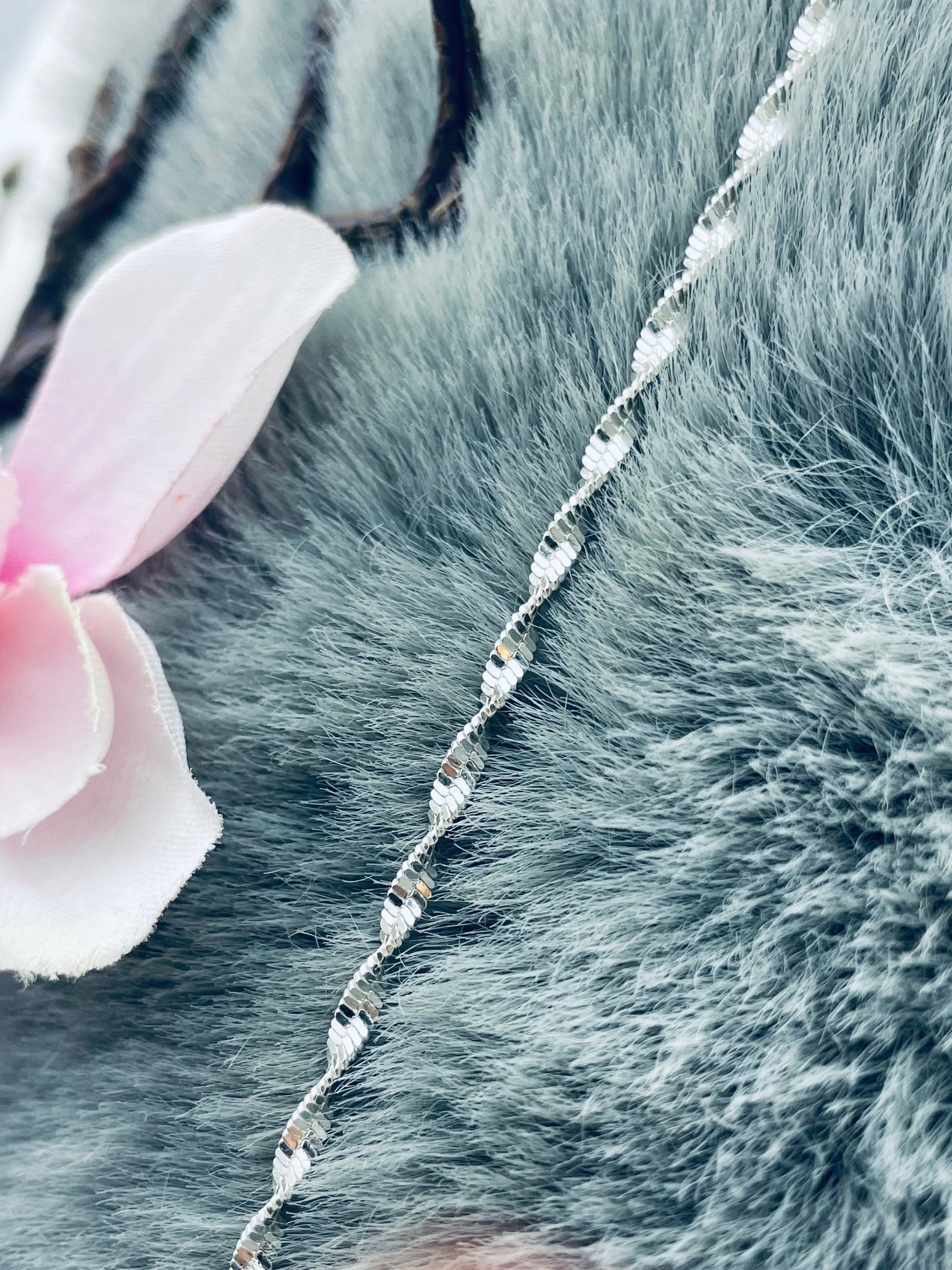 Stříbrný náramek s krouceným twistem