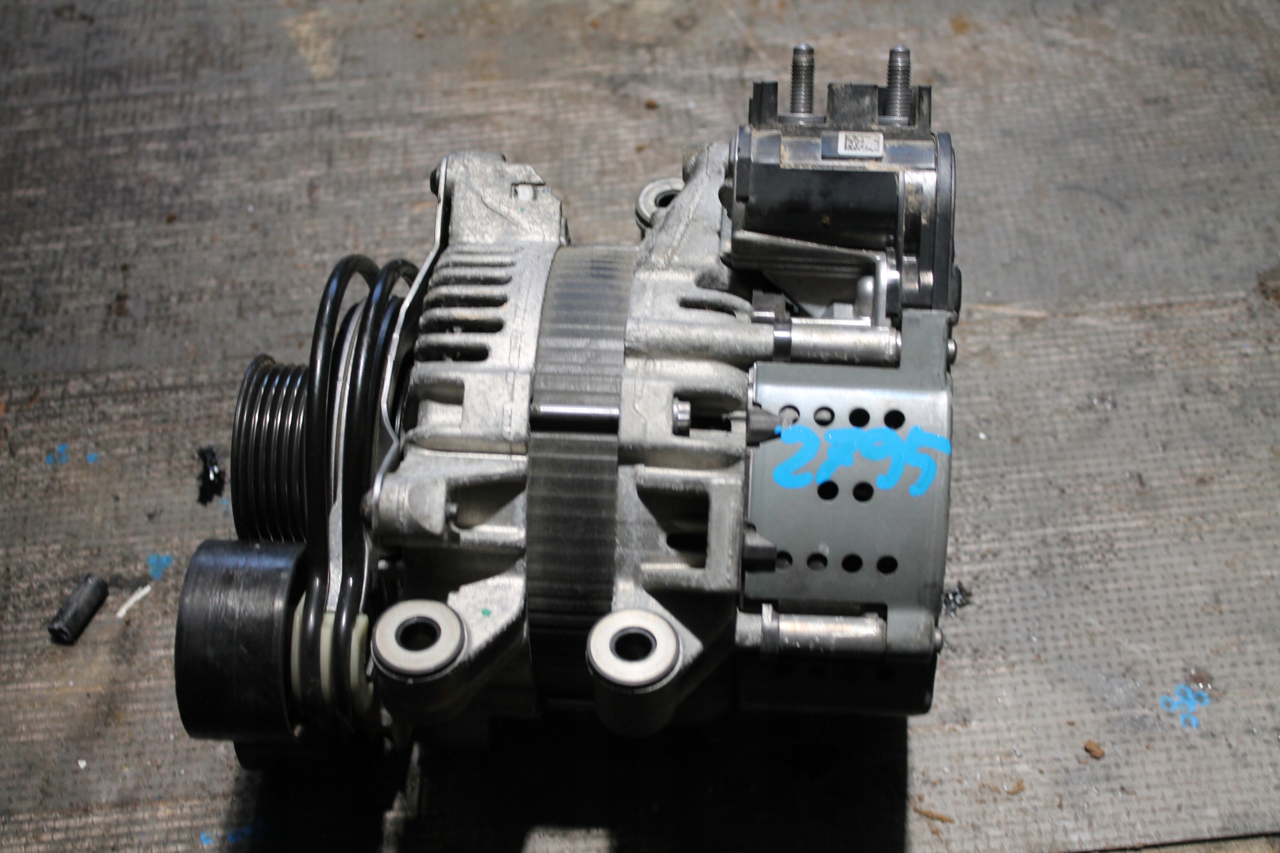 2795. ALTERNATOR VOLVO 32300720