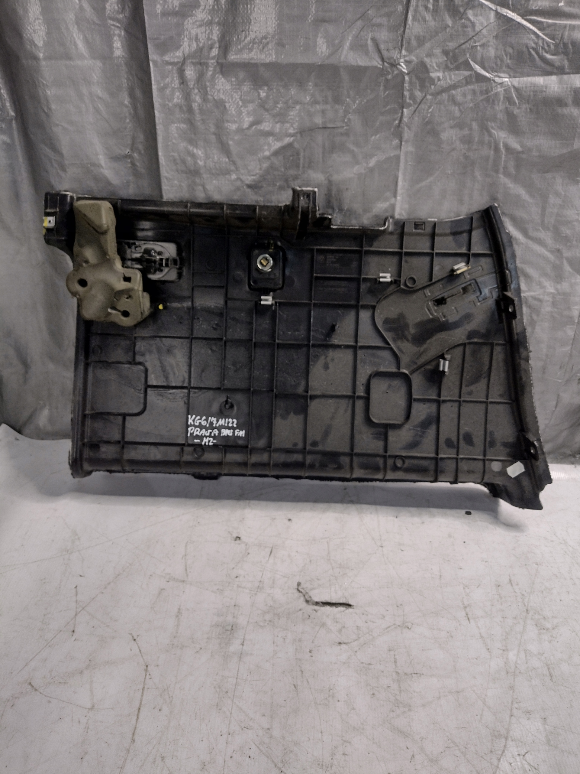 right upholstery boot BMW F11 9168496
