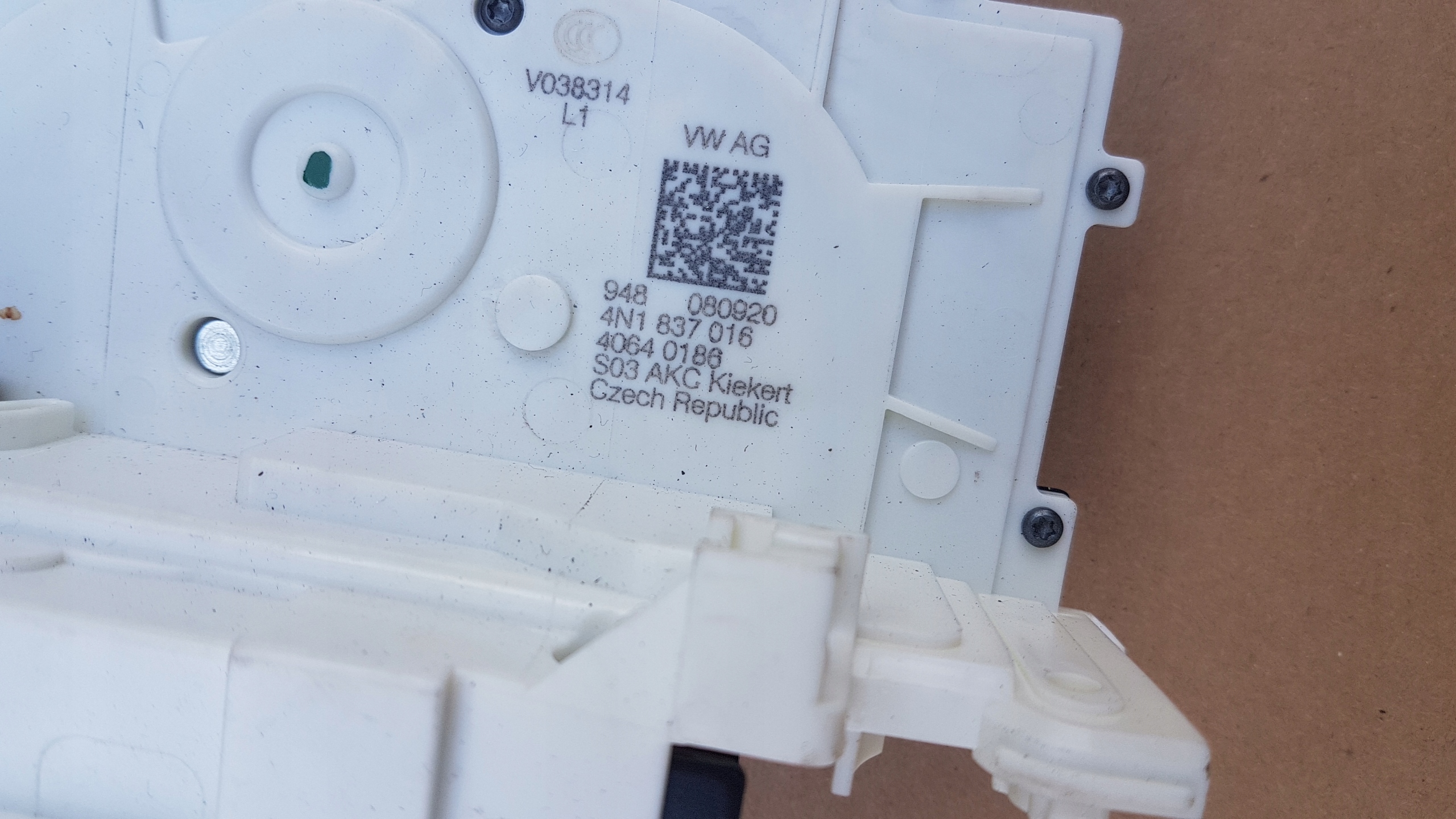 lock door PRAWYCH PORSCHE 992 4N1837016