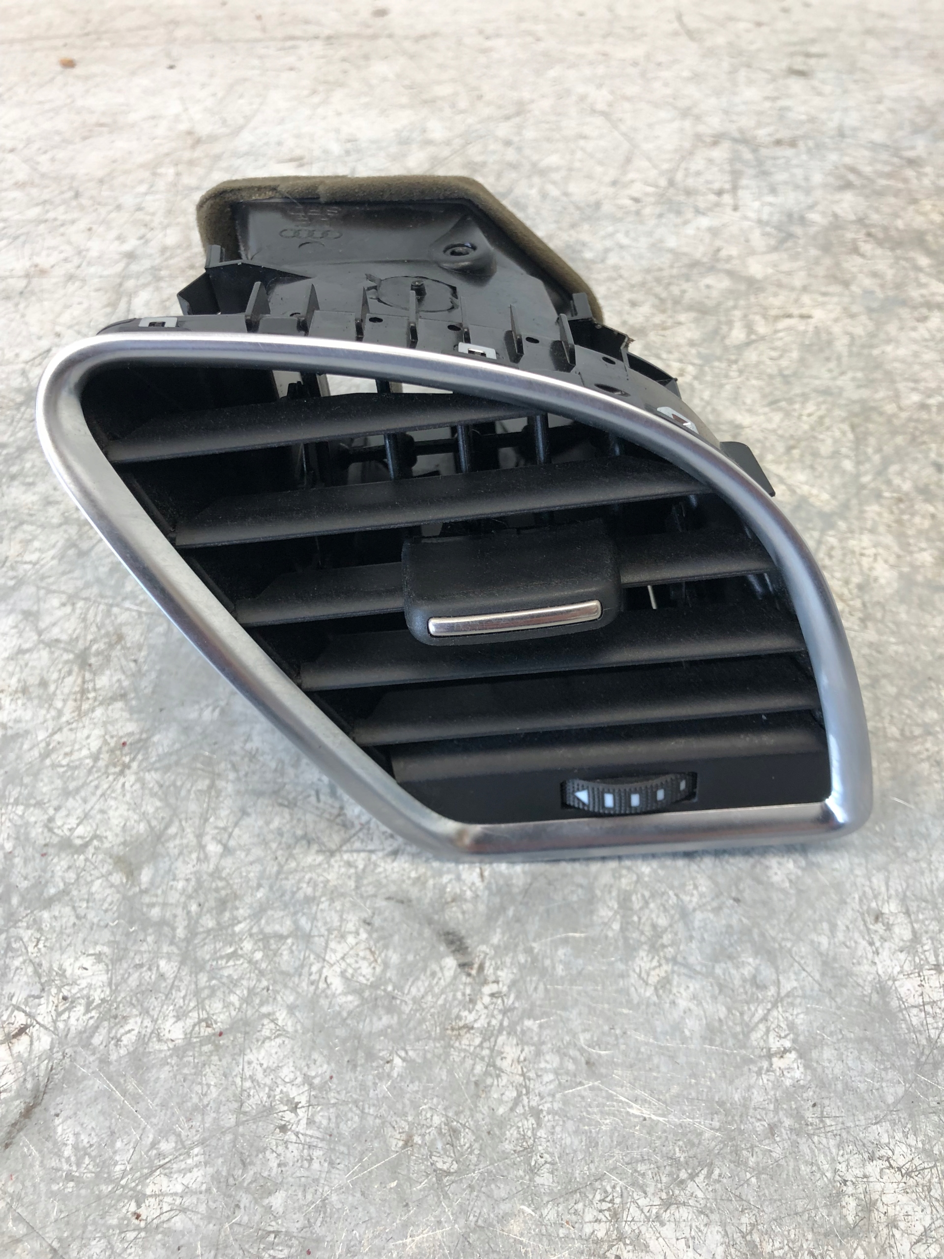 grid air conditioning devices right AUDI A5 8T1820902C
