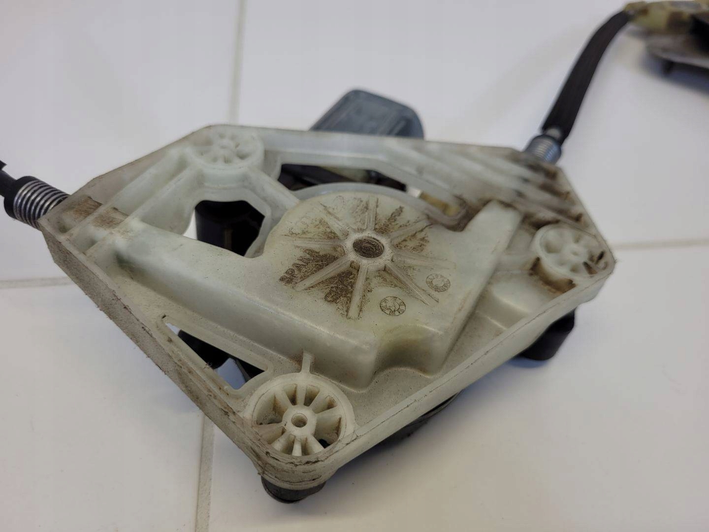 window regulator electrical front left side Audi A1 GB 2018 82G837461