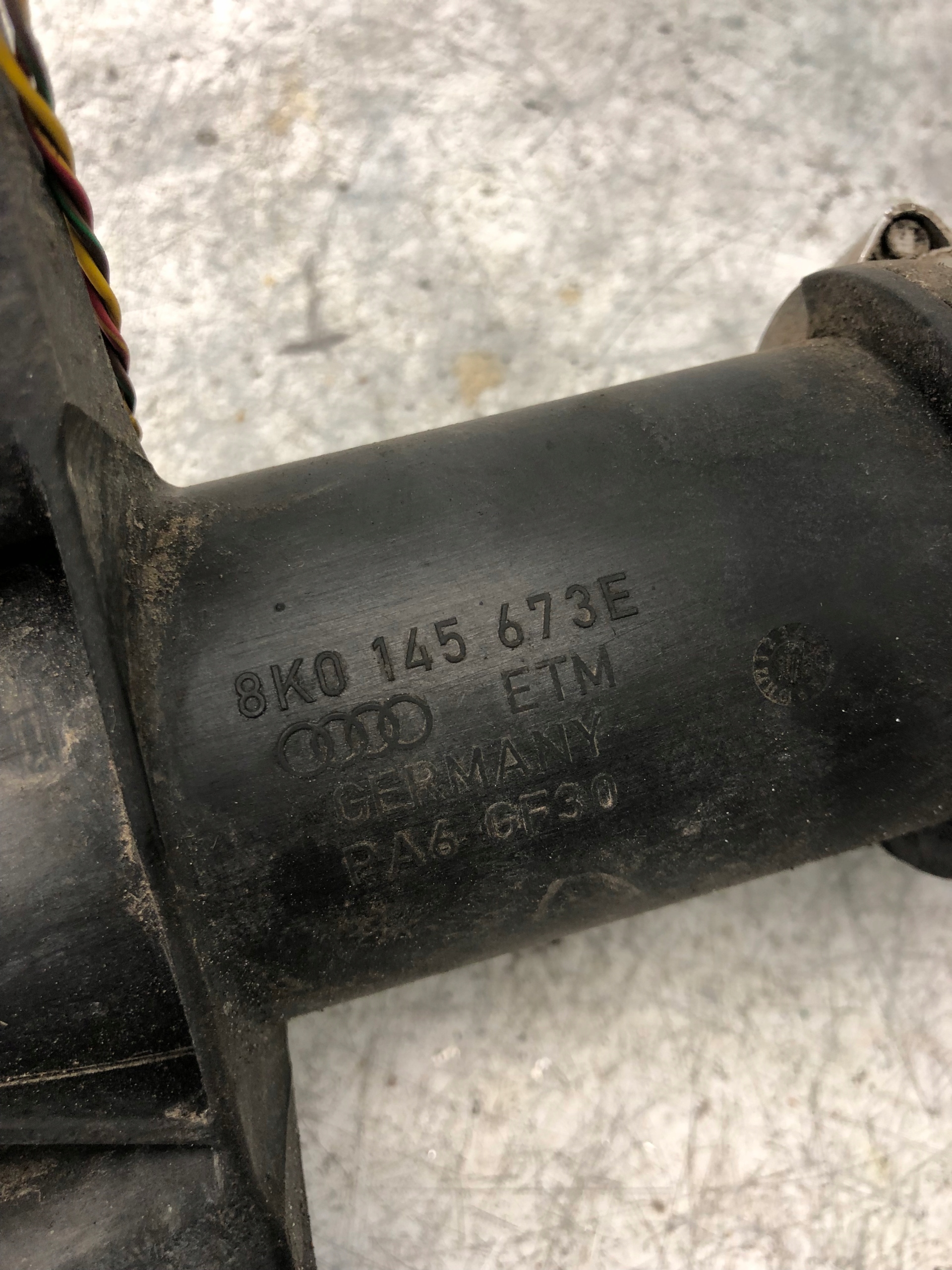 trouba vedení intercoolera A4 B8 8K0145673E
