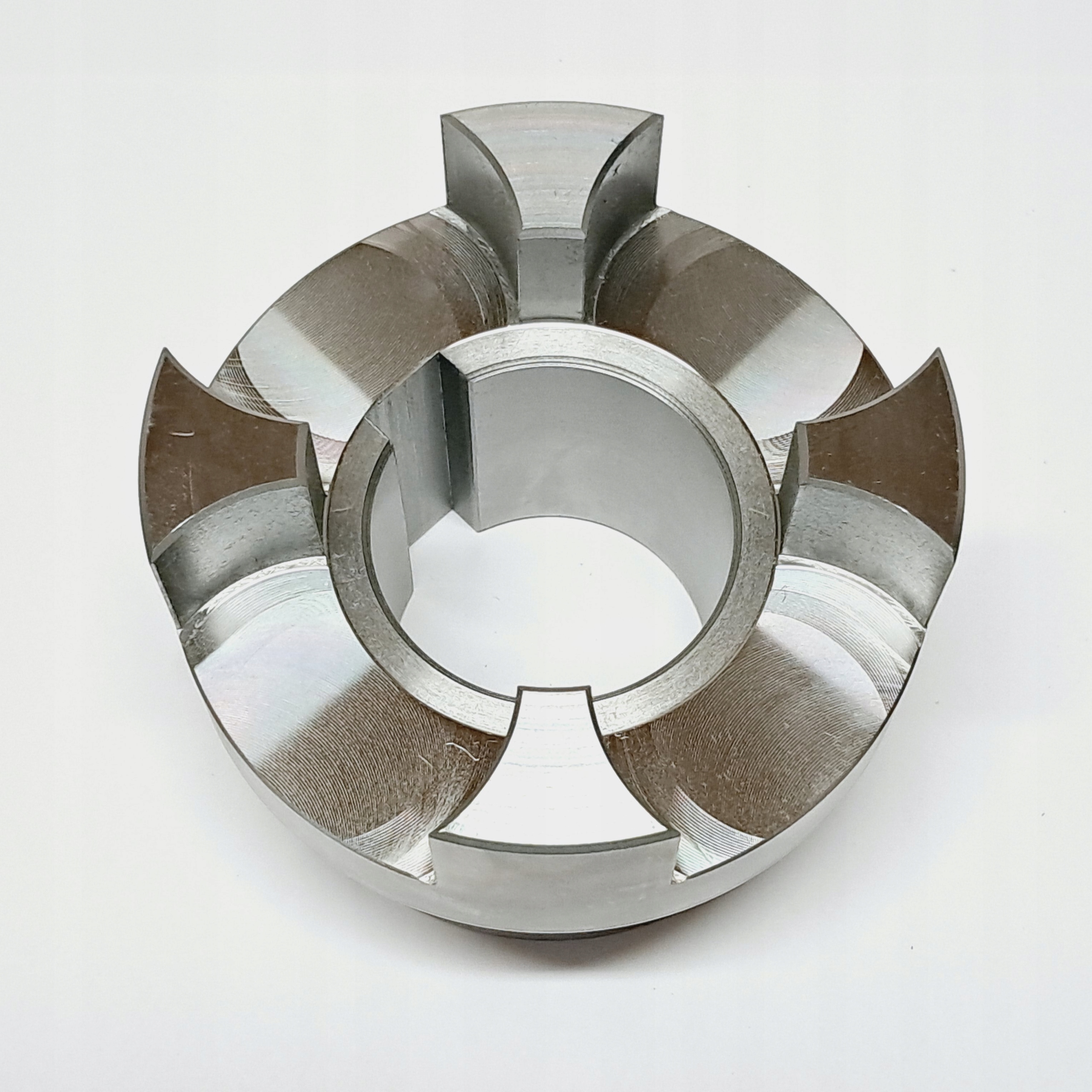 Spojka o průměru 105 mm s otvorem fi50 w14 polovina fi105 L140