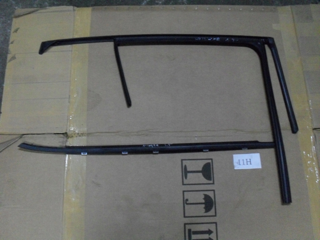 STINGER LISTWA ZGARNIAJACA DRZWI LEWA PRZOD TYL Car type Passenger cars