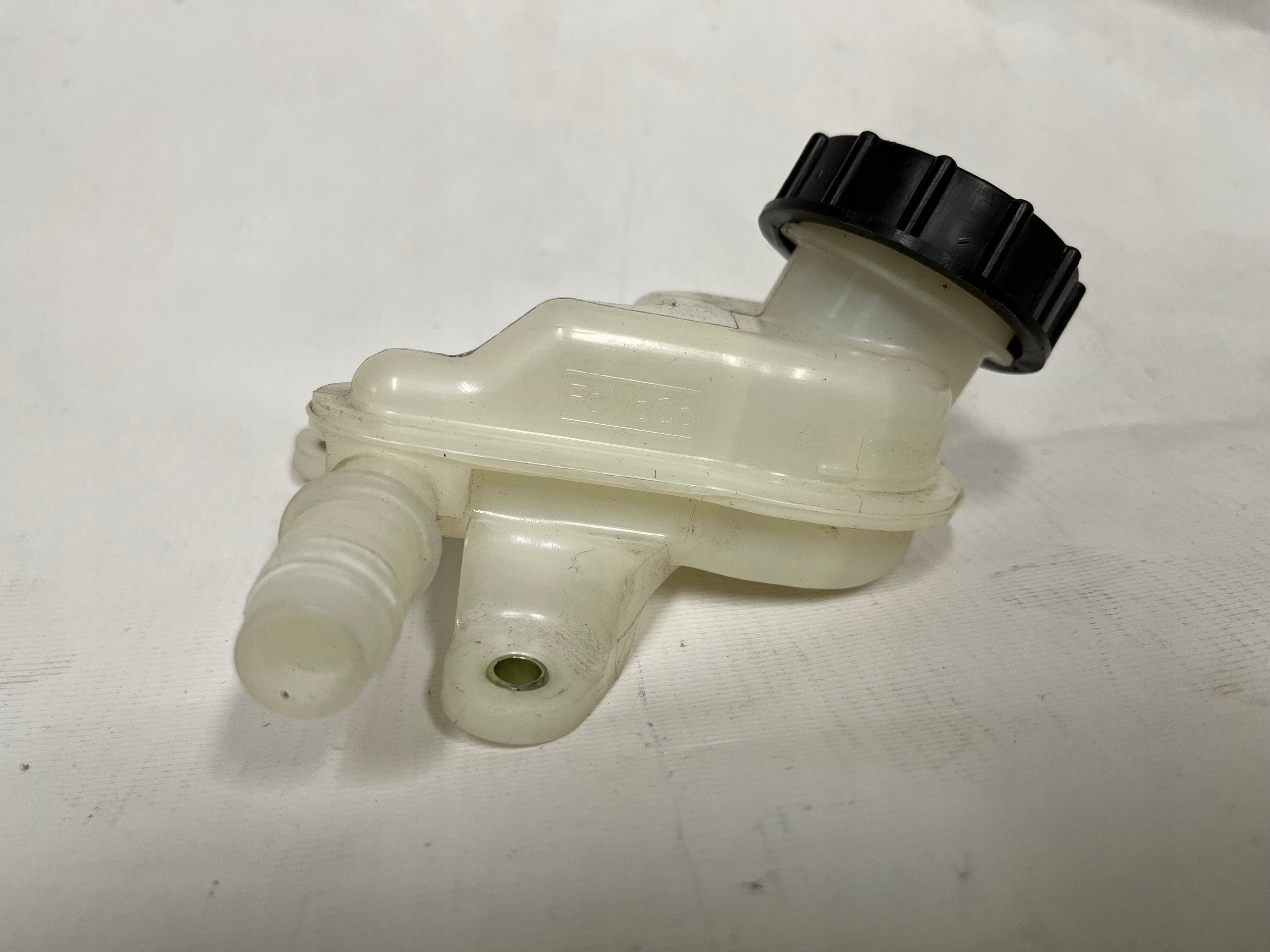 FORD FIESTA MK7 2008-2017 Behälter des Gasses Brems-