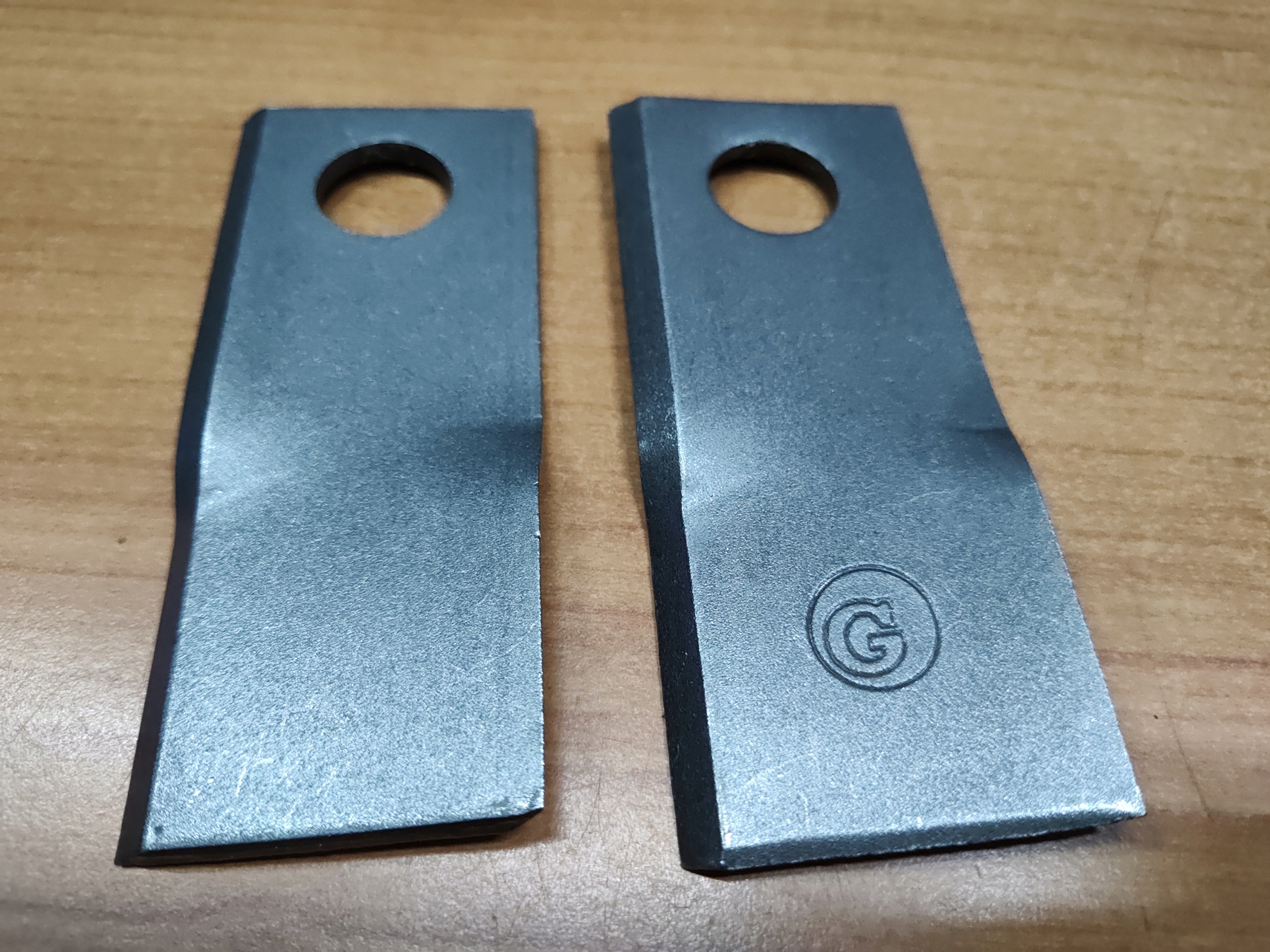 

Nożyk kosiarki prawy 120x48x4 Fi=21mm Granit