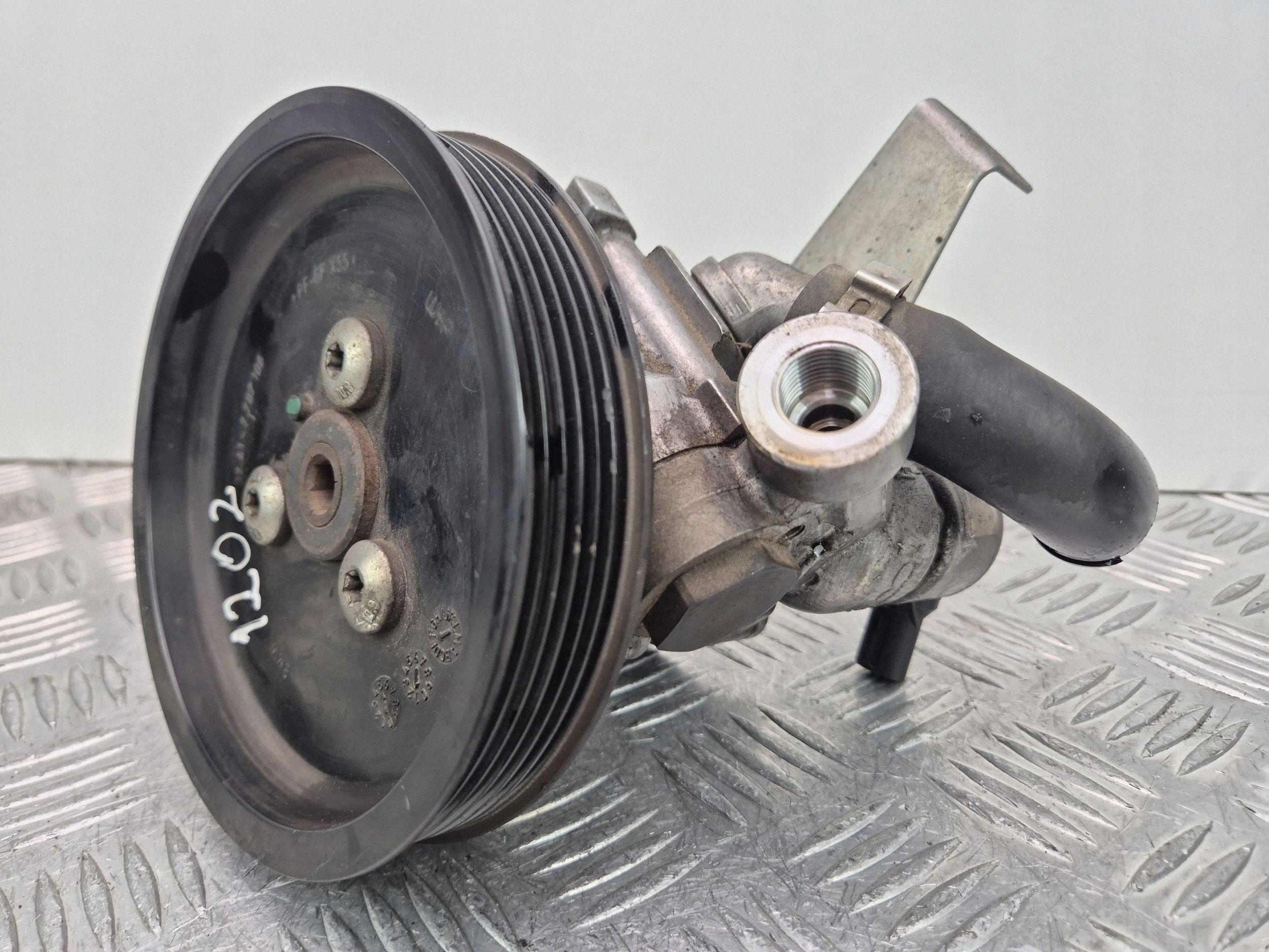 BMW 5 E60 E61 525d servo pump 7697974121 M57D30(306D3)