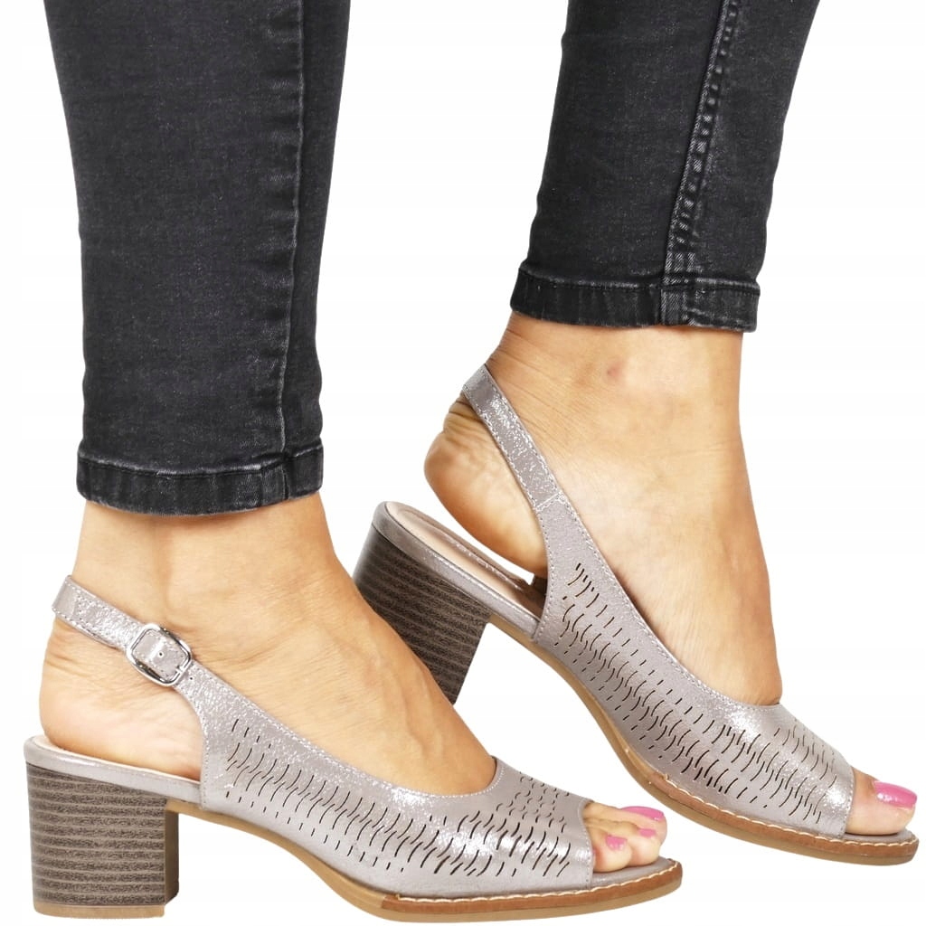 Ažurové Sandály Na Špici, Letní Boty Jsou Měkké A Pohodlné Na Stříbrné Halušky