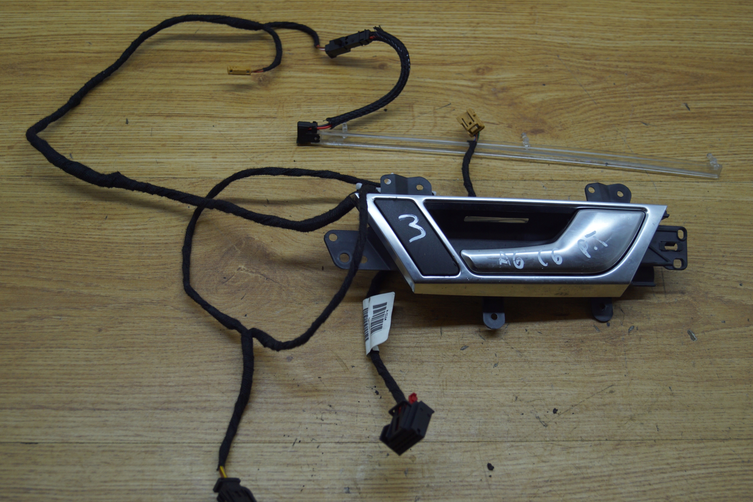 LISTWA LED KLAMKA WIAZKA PRAWY TYL AUDI A6 C6