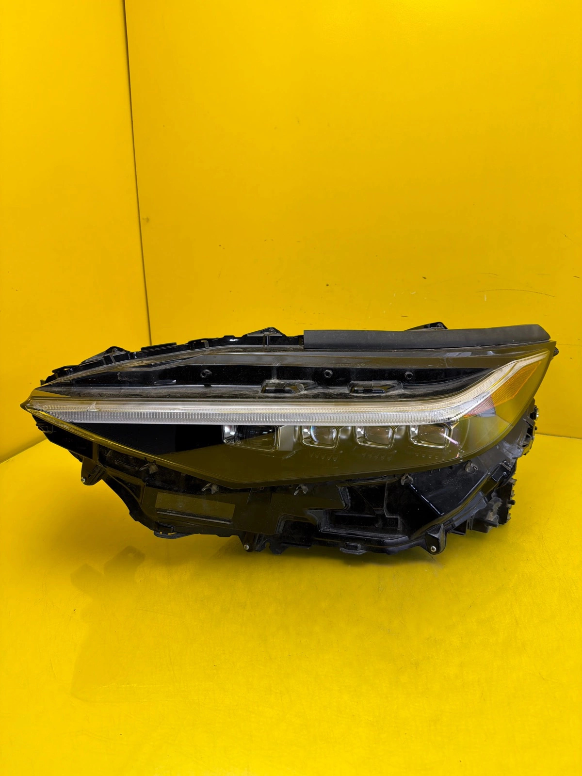 light left front Toyota BZ4X Full Led 22