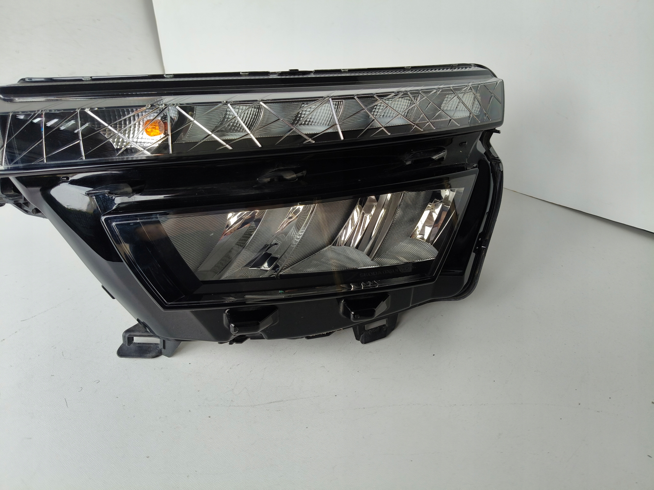 light left REFLEKTOR SKODA KAMIQ 658 18- LED