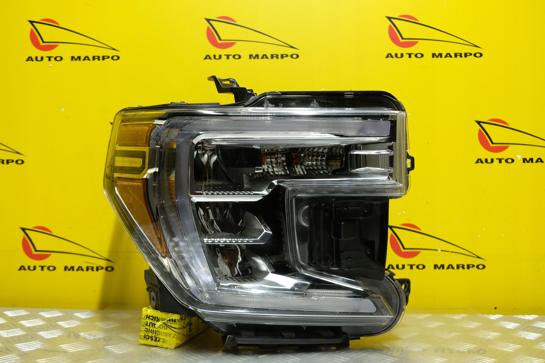 GMC SIERRA 2019 20 REFLEKTOR LAMPA PRZÓD LED R USA Strona zabudowy prawa