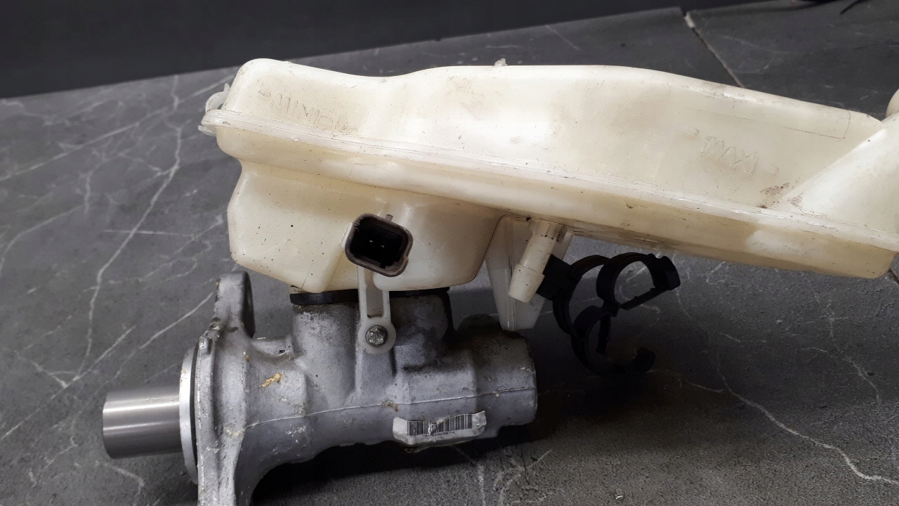 32067093L насос peugeot 207cc