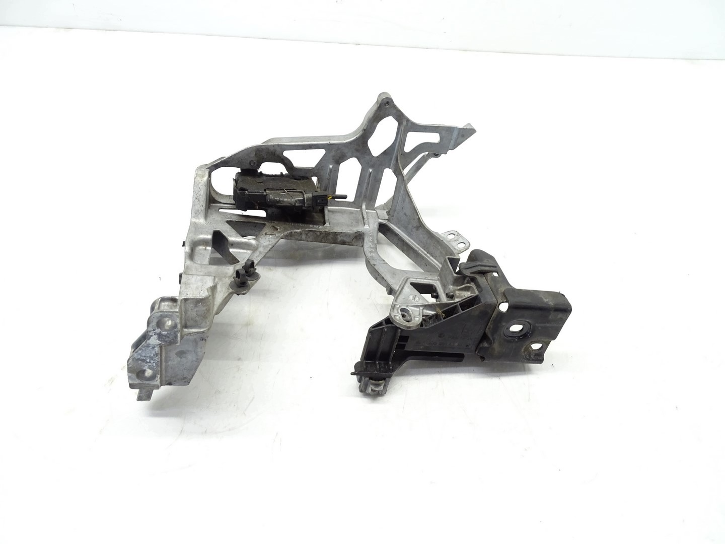 console OKULAR left supports MERCEDES C-KLASA W205 A2056221600