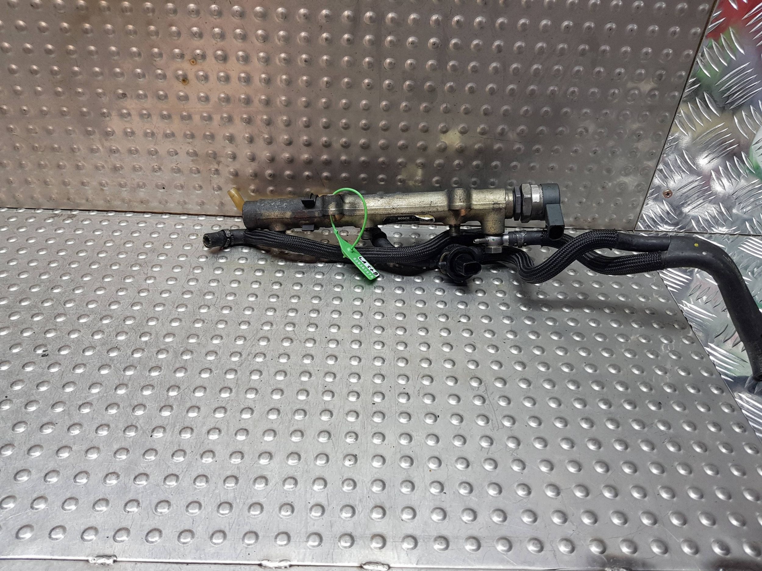 injection ramp right sensor 059130090J AUDI A4 B7 A6 C6 A8 D3 3.0 TDI