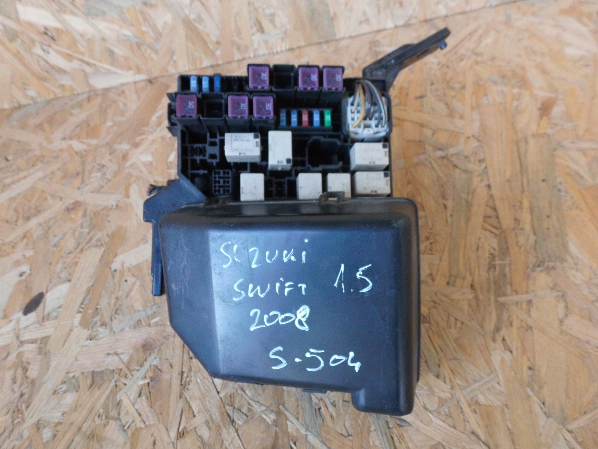 fuse box SUZUKI SWIFT MK6