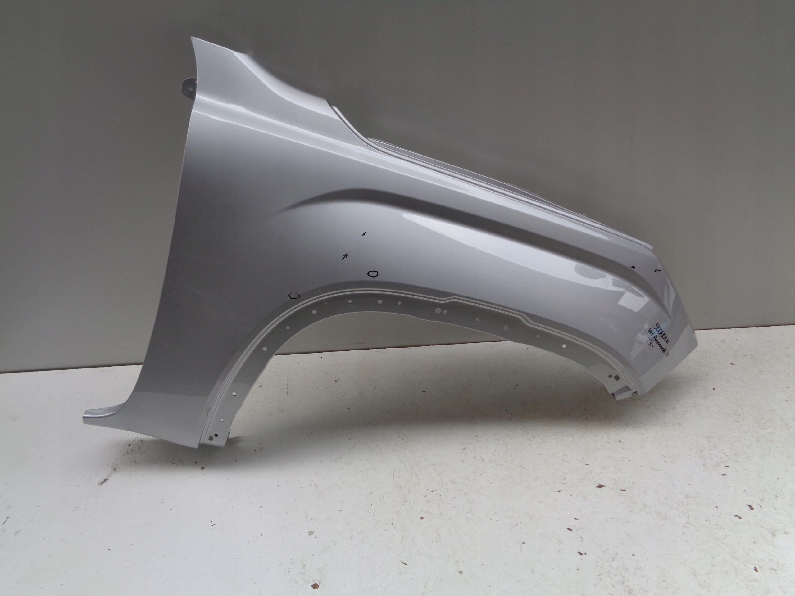 fender right front VW AMAROK II 23- NR 50080