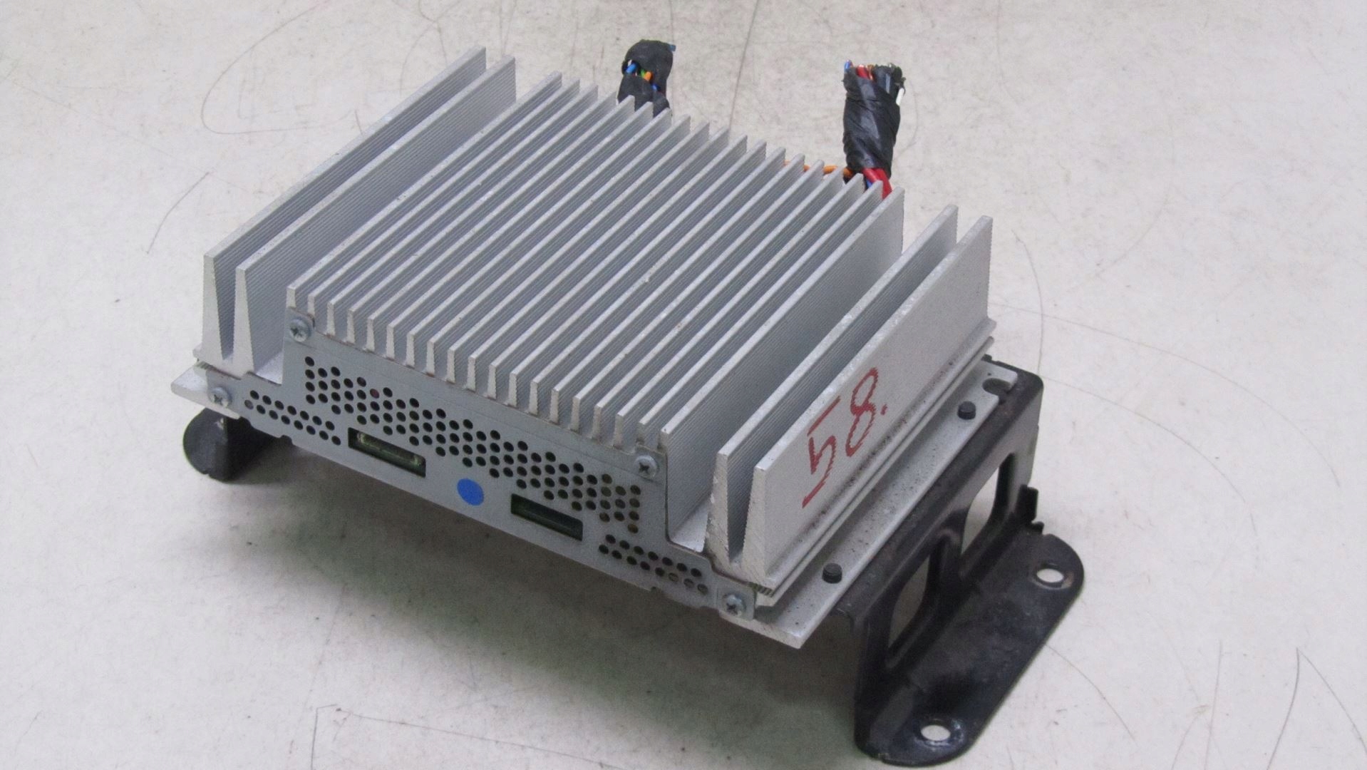 018/058 - HYUNDAI IX35 УСИЛИТЕЛЬ РАДИО 963702S300 10-16