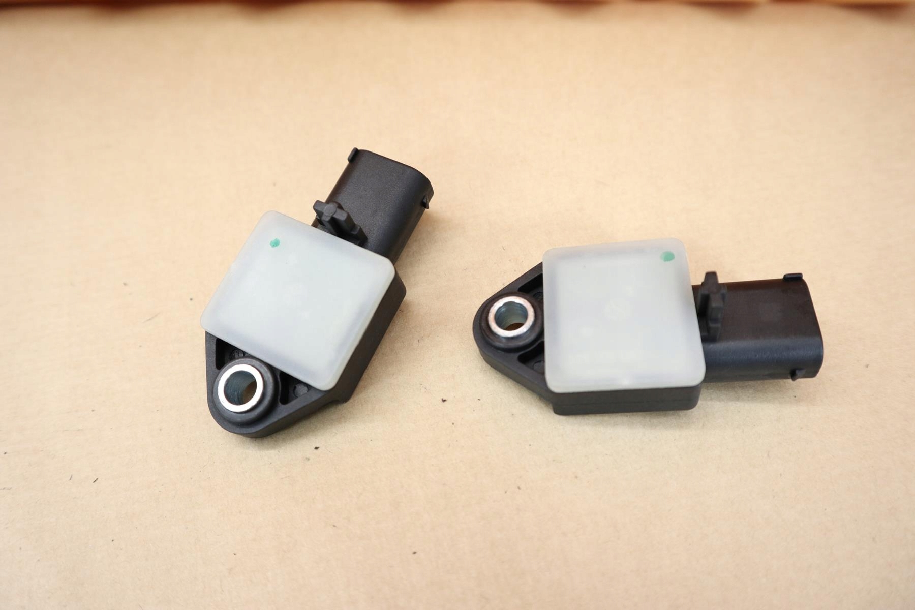 MERCEDES B-KLASA W245 W169 LIFT CZUJNIK UDERZENIA UDERZENIOWY 1698210451 Numer katalogowy części AVAR-PARTS 1698210451