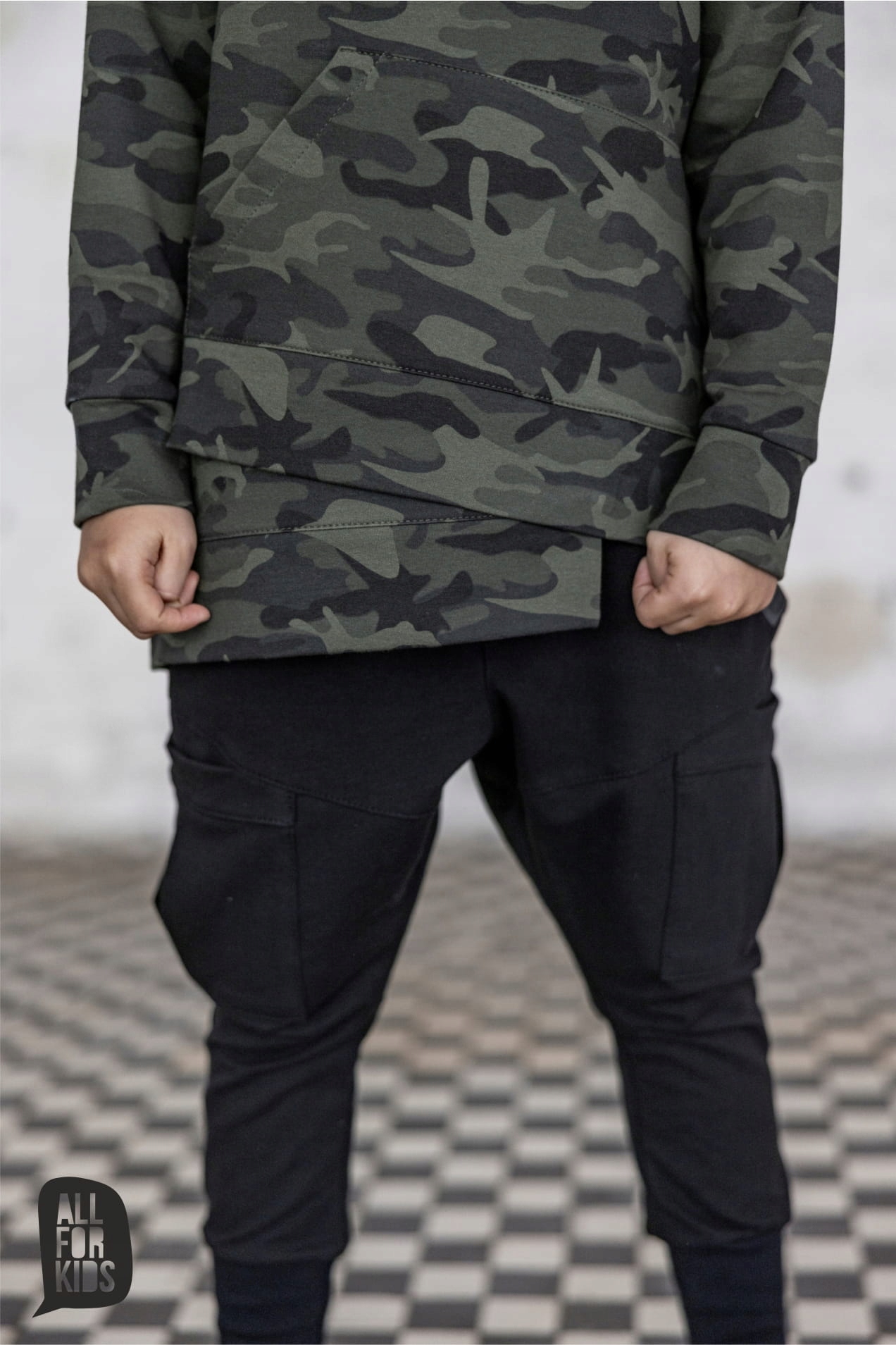 Spodnie z kieszeniami czarne All For Kids 104 110 Kolor czarny