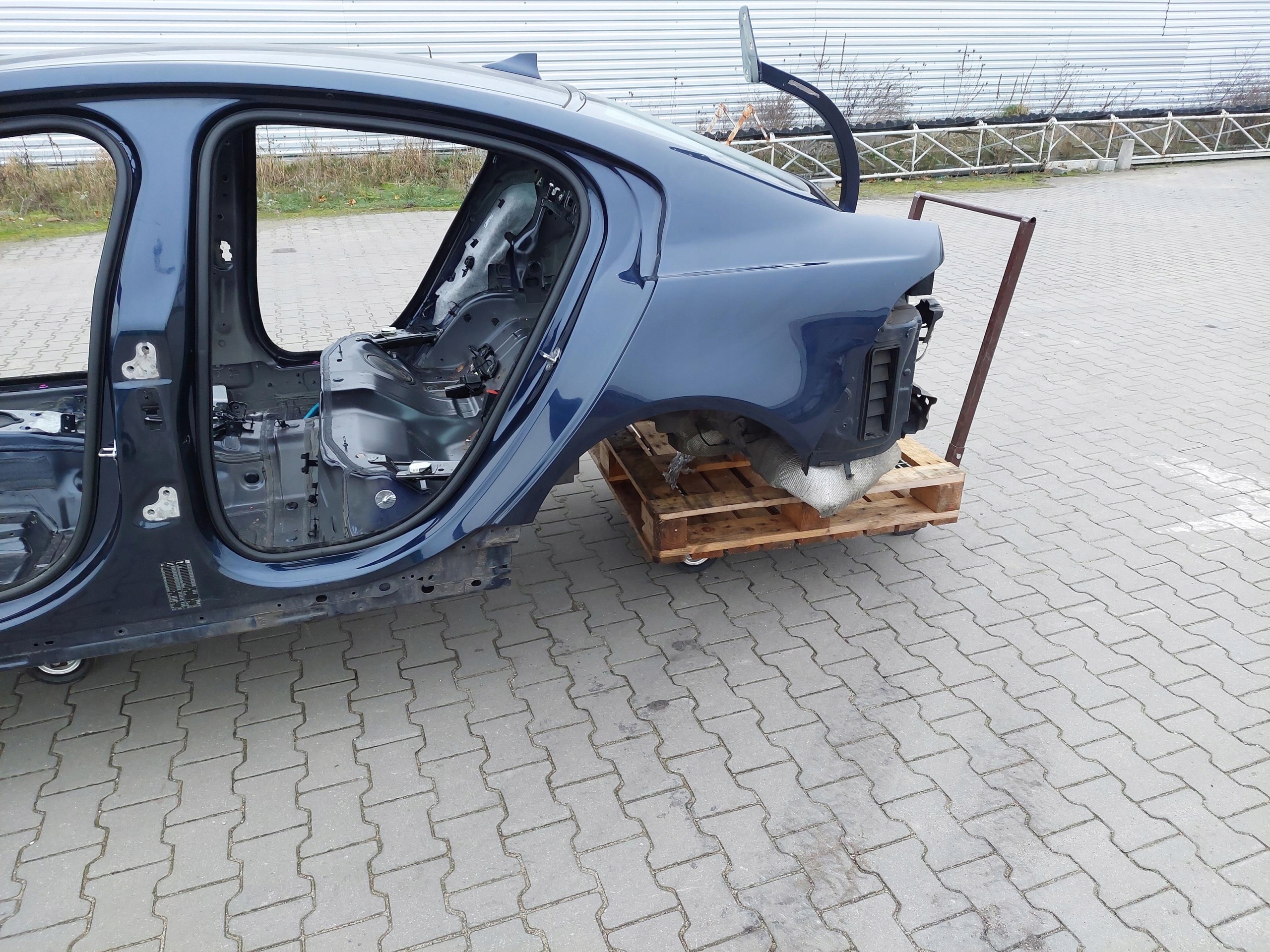 PAS TYL DUPA BLOTNIK TYLNY WANNA JAGUAR XE X760