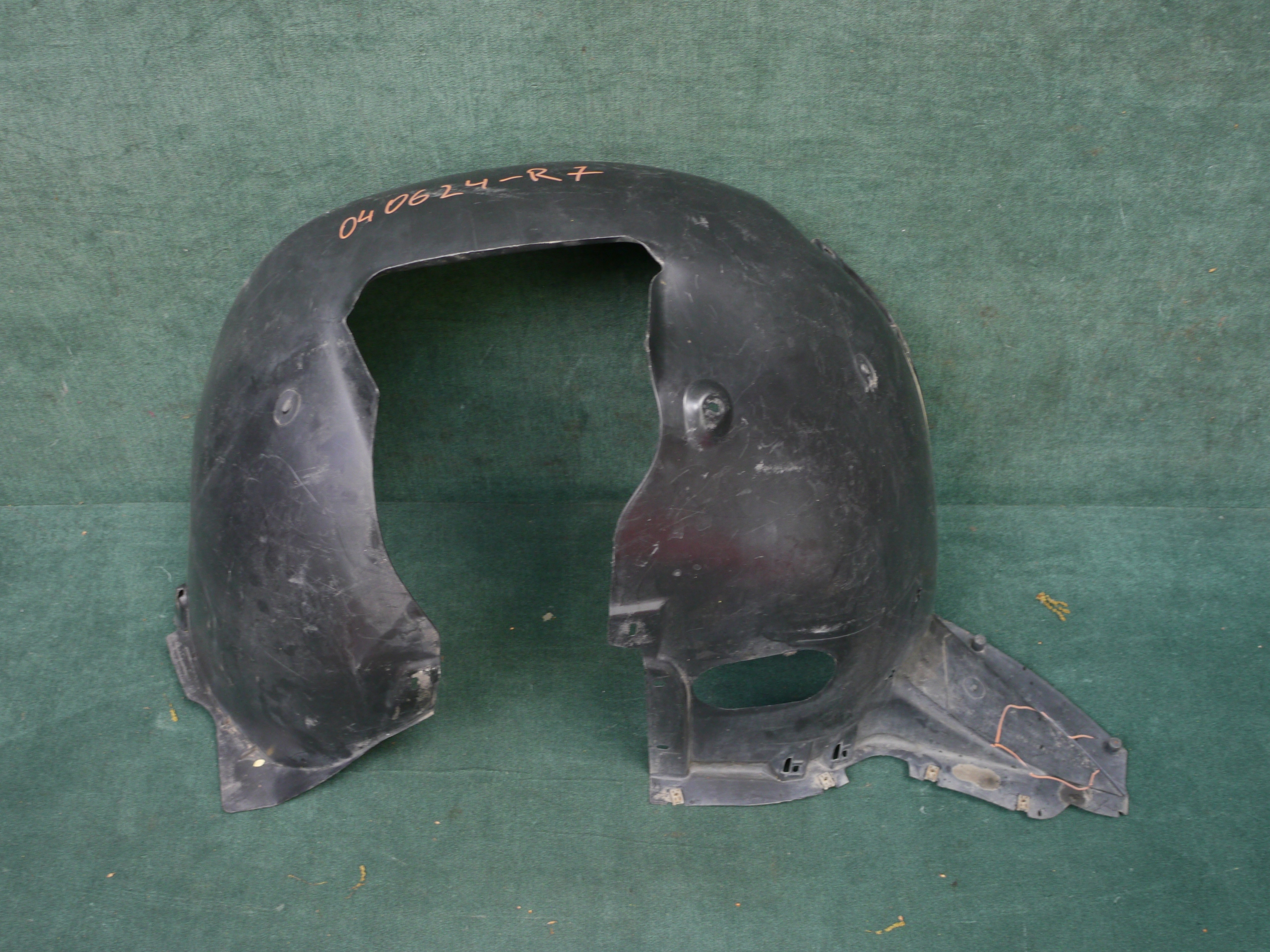 ПОДКРИЛЬНИК СЛЕВА СПЕРЕДИ SEAT ALTEA XL TOLEDO 2004-2015