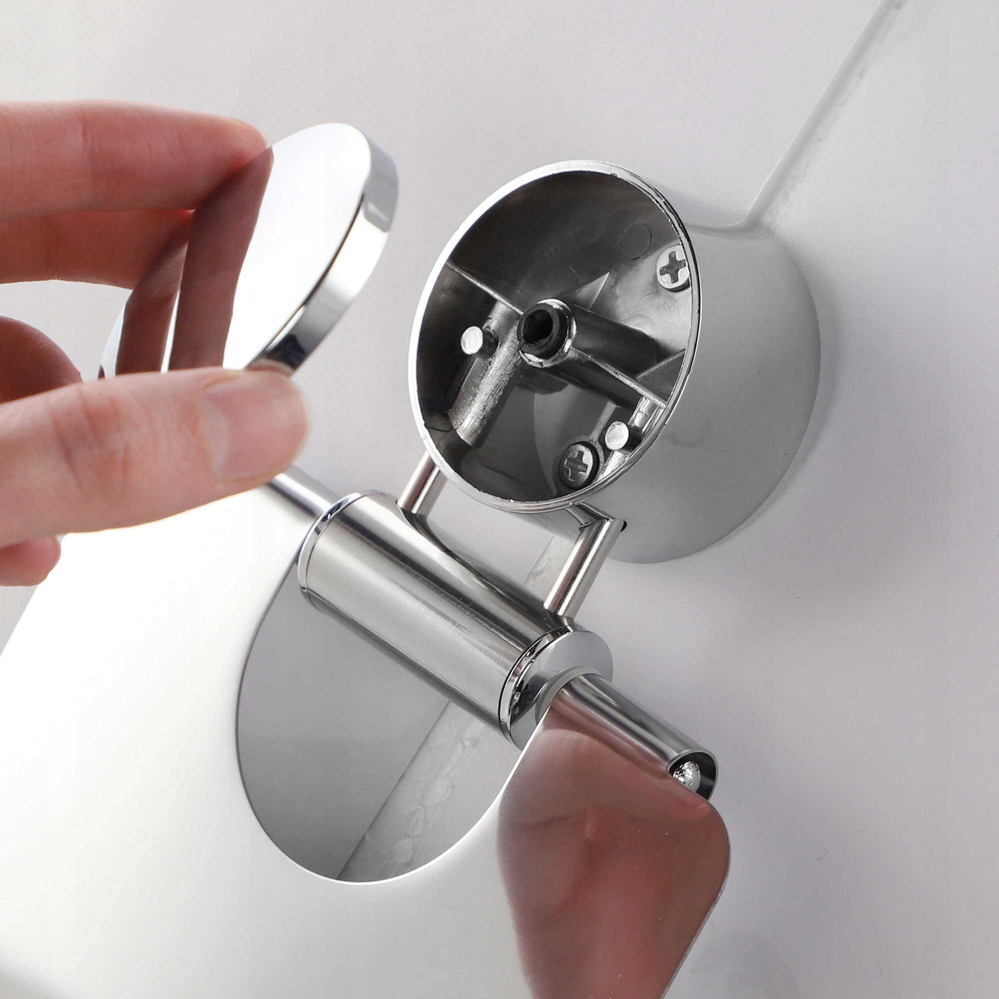 UCHWYT NA PAPIER TOALETOWY DO WC CHROM LOFT Marka Kadax