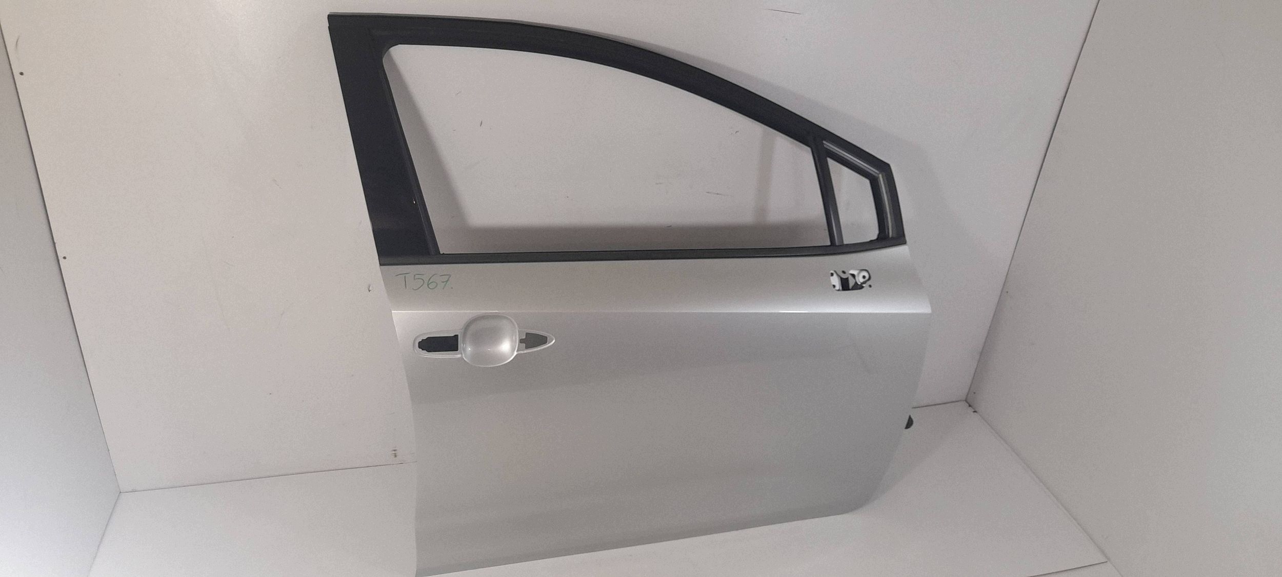 Toyota Corolla E21 Kombi door front right (T567)