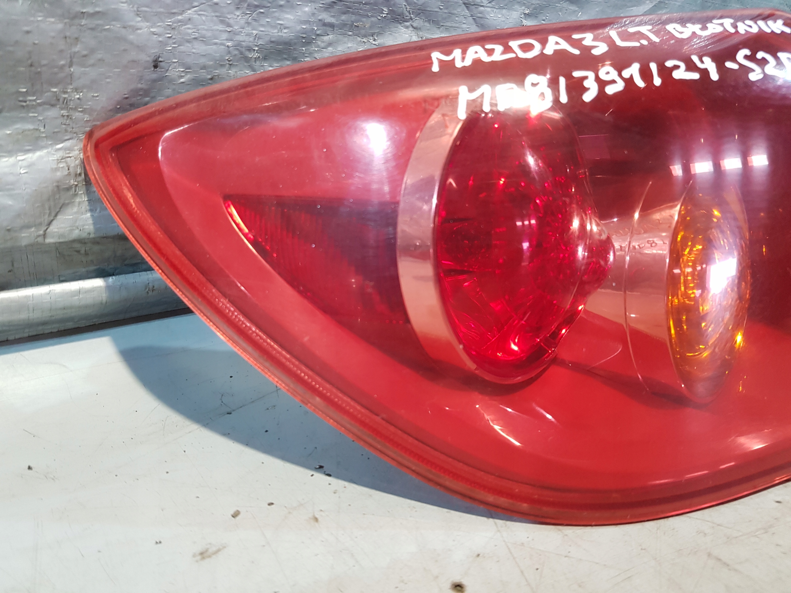 light rear part rear left W fender MAZDA 3 BK HB