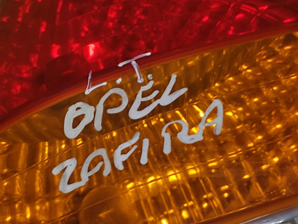 OPEL ZAFIRA A light left rear part
