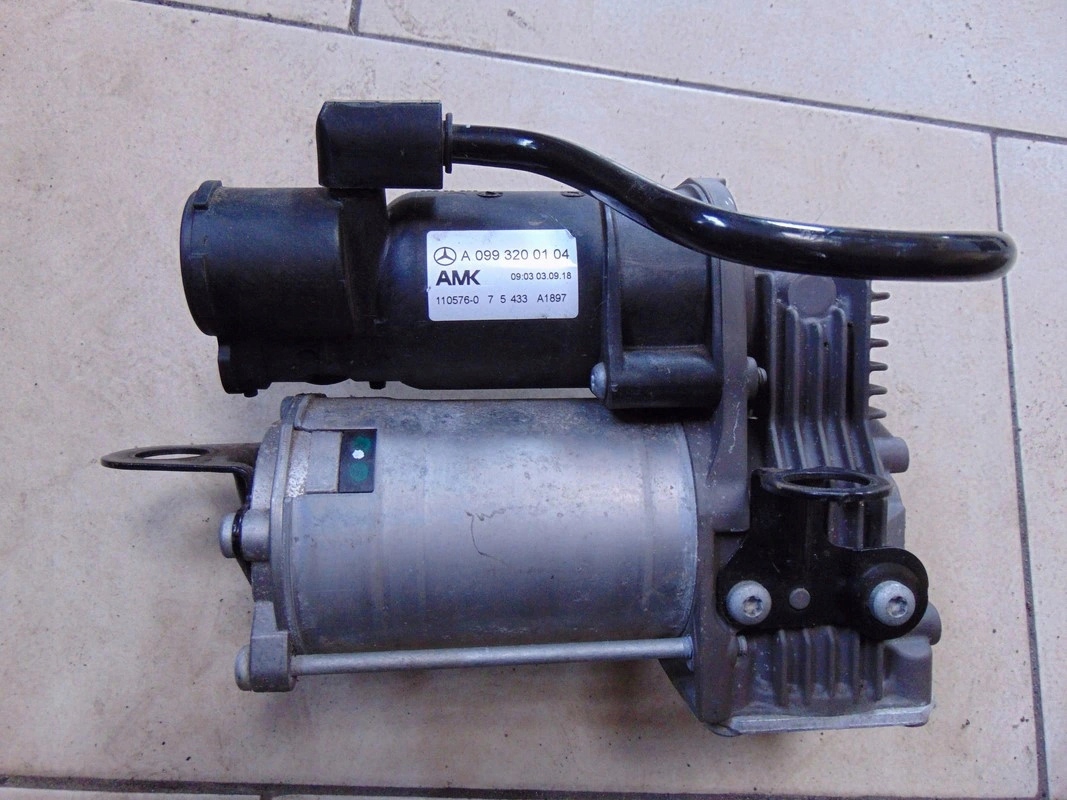 A0993200104 - Компрессор насоса подвеса Мерседес В222