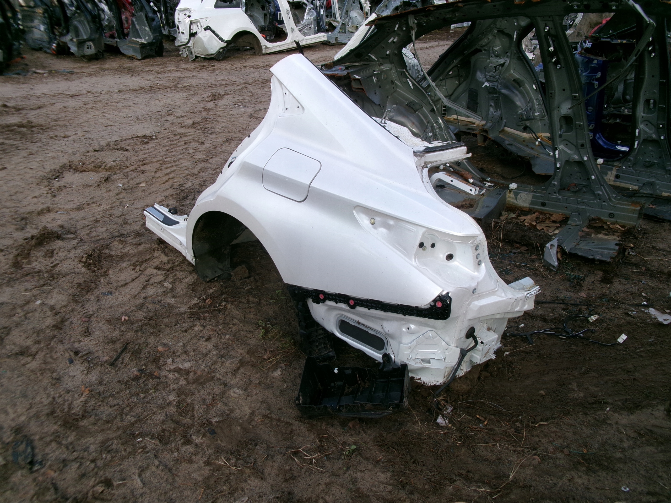 Lexus ES 300 H Четвертина зад. ліва