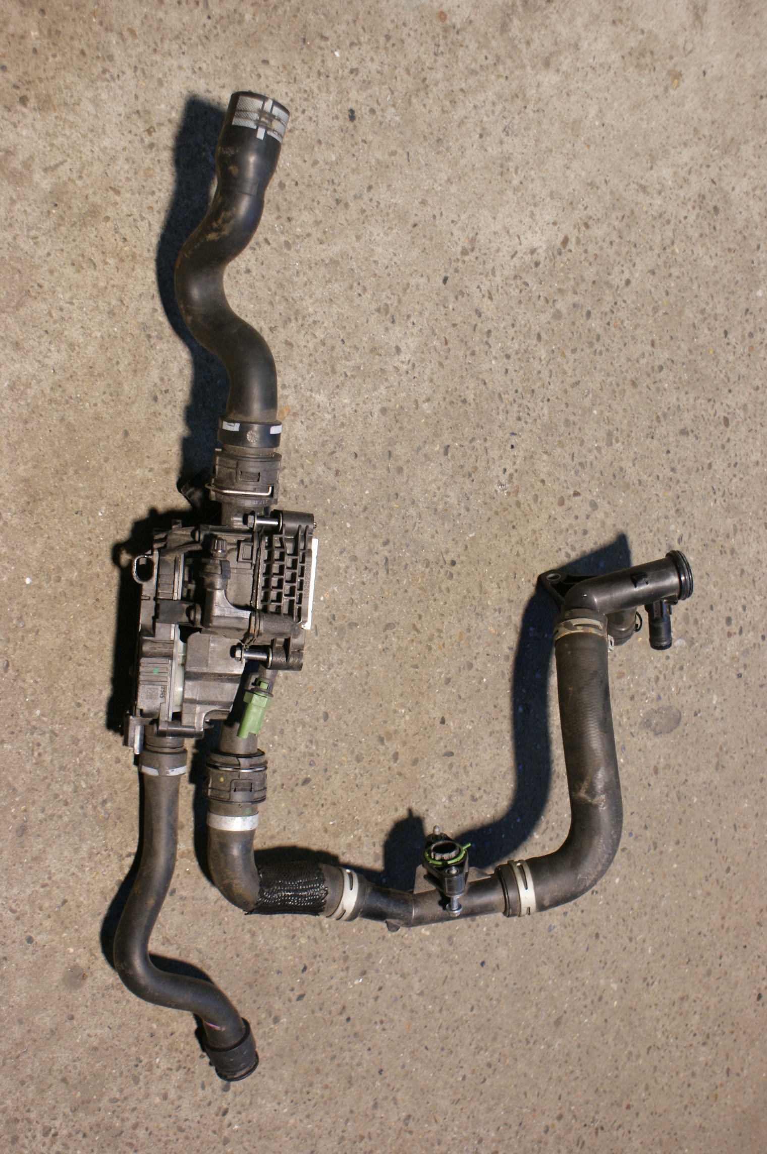 CITROEN 1.6 BLUEHDI OBUDOWA TERMOSTATU PRZEWODY Numer katalogowy części 9635698080