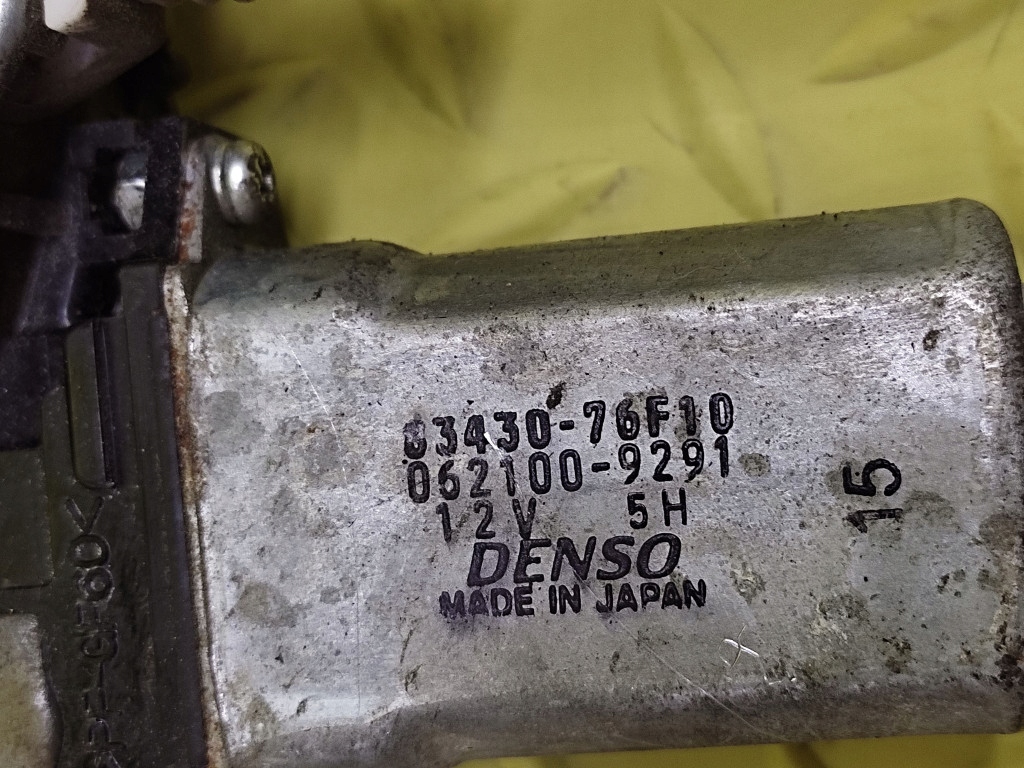 SUZUKI LIANA and window regulator right front 8343076F10