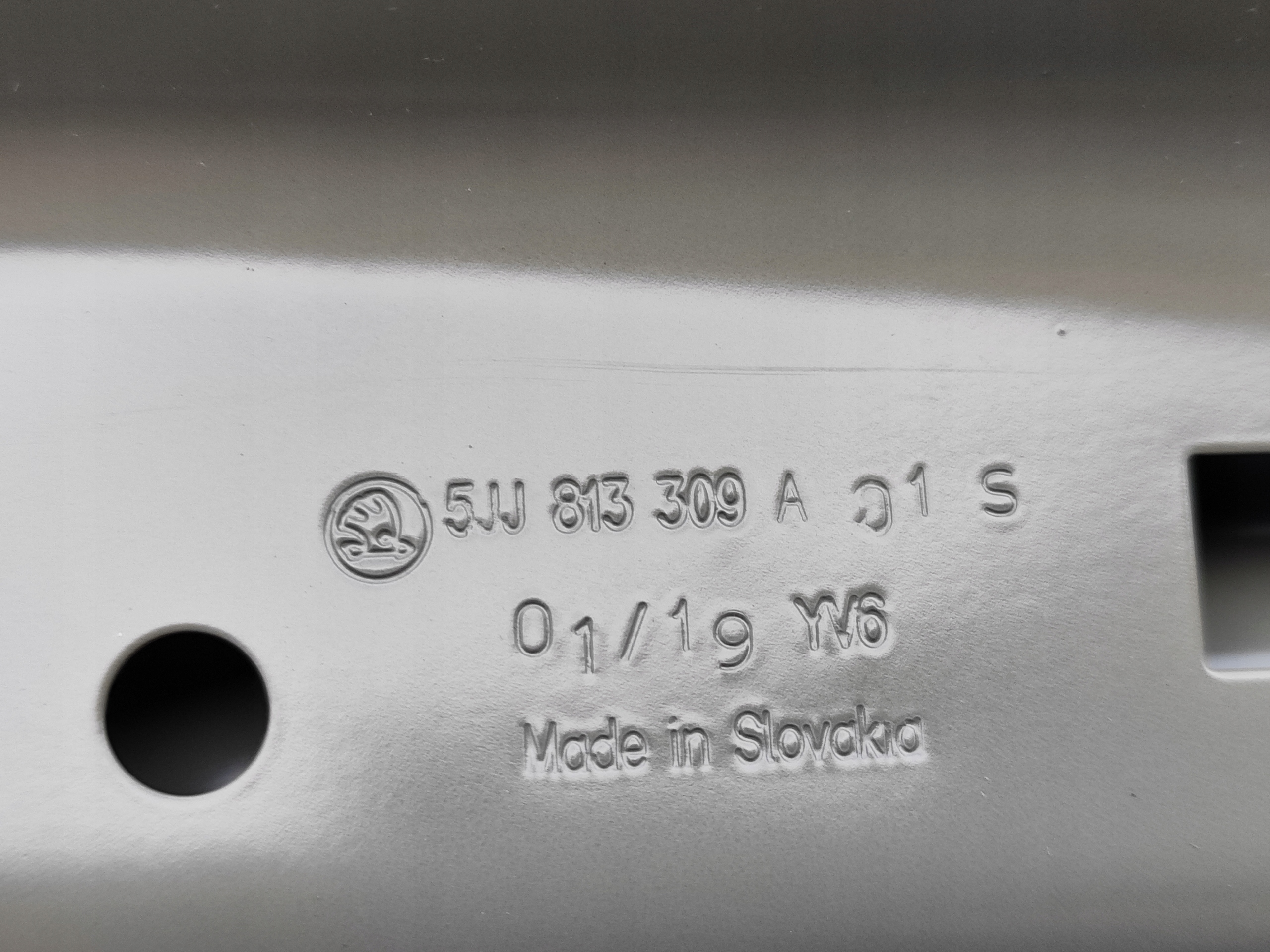 SKODA RAPID SPACEBACK универсал ремень задний 5JJ813301