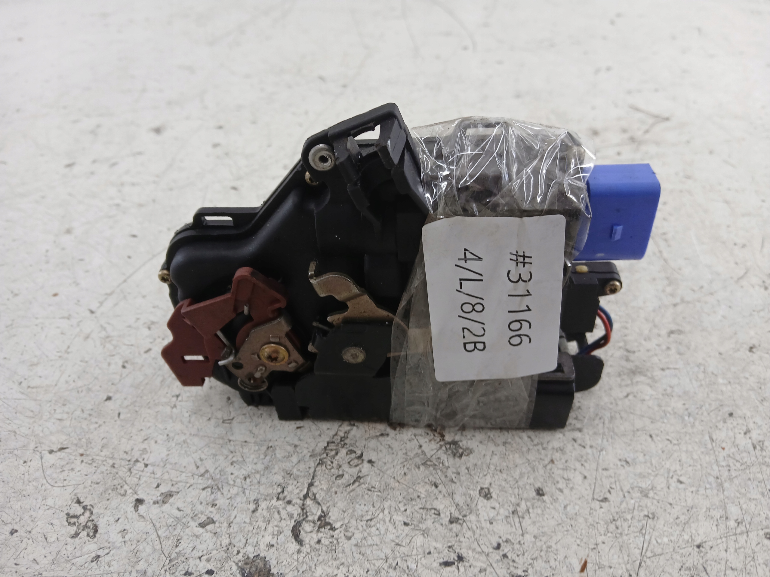 VW TOURAN and lock door left front 3D1837015