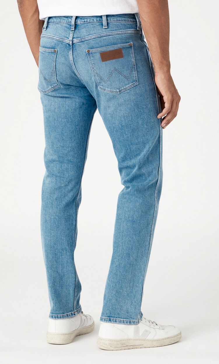 Wrangler GREENSBORO REGULAR STRAIGHT Hero PROSTE BLUE DżINS W32 L30 Kod producenta 112350650