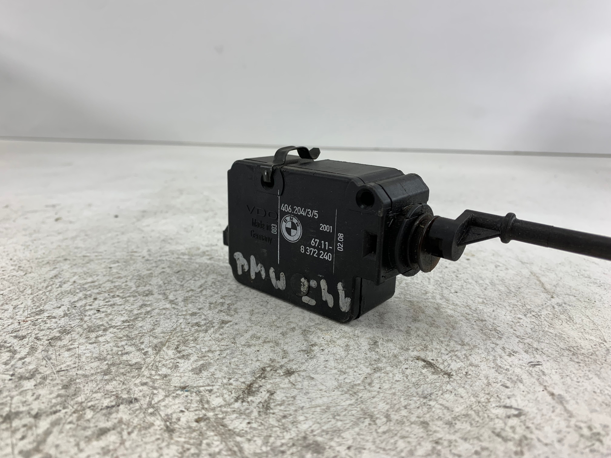 BMW E46 amortizer vratašca rezervoara goriva 8372240