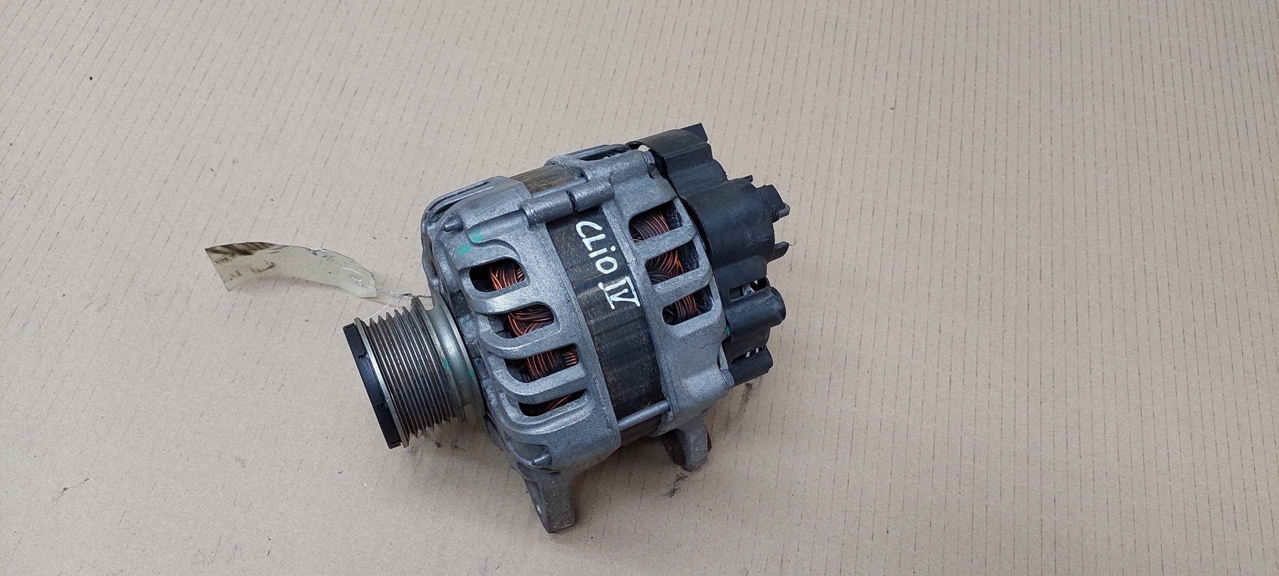 Alternator Renault Clio IV Captur 1.5 DCI Numer katalogowy części 231008918R