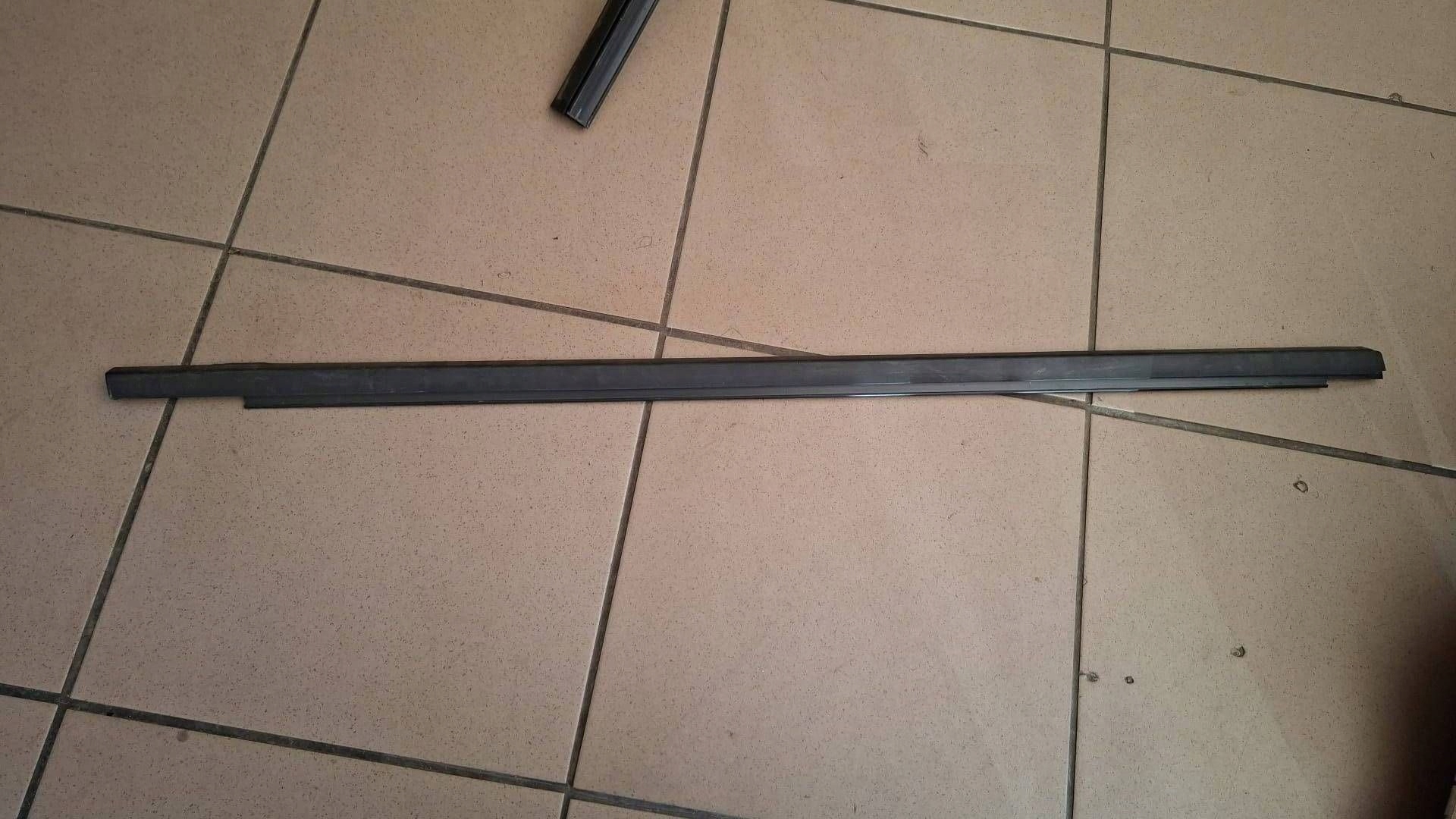 moulding gasket windows door front side right Dacia Sandero III