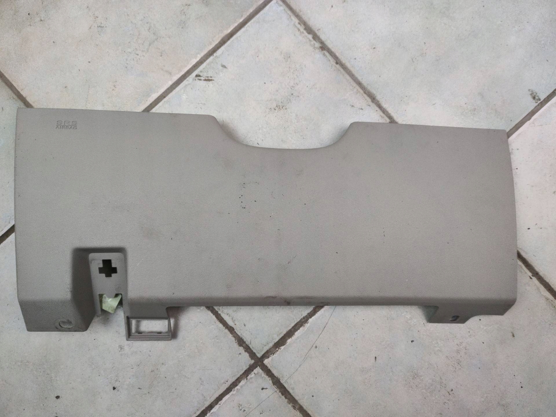 plastic inner Chrysler Town and Country 5 facelift 2011 L0201430