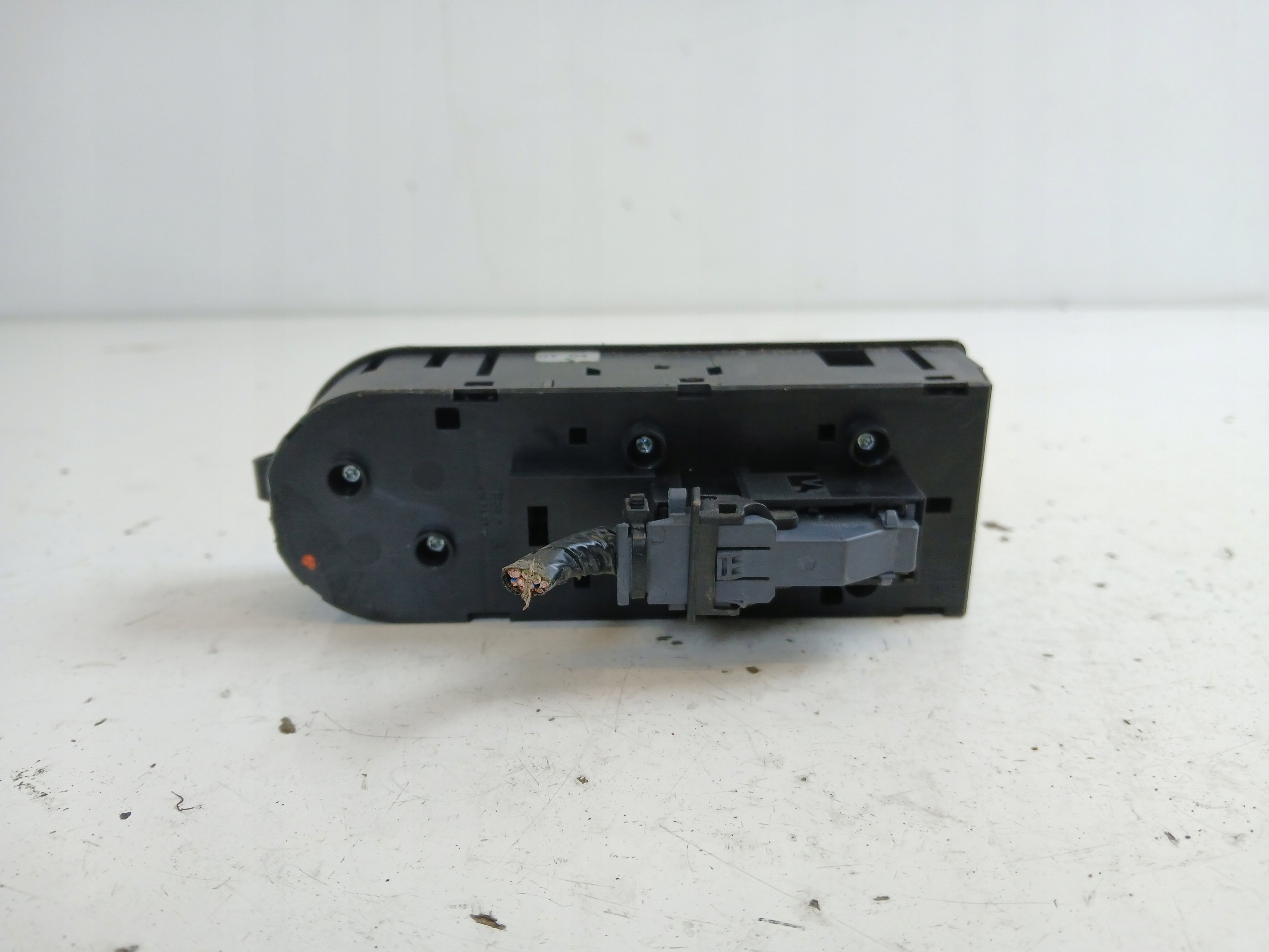 OPEL ASTRA H ZAFIRA B PANEL okna levý předek 13183679