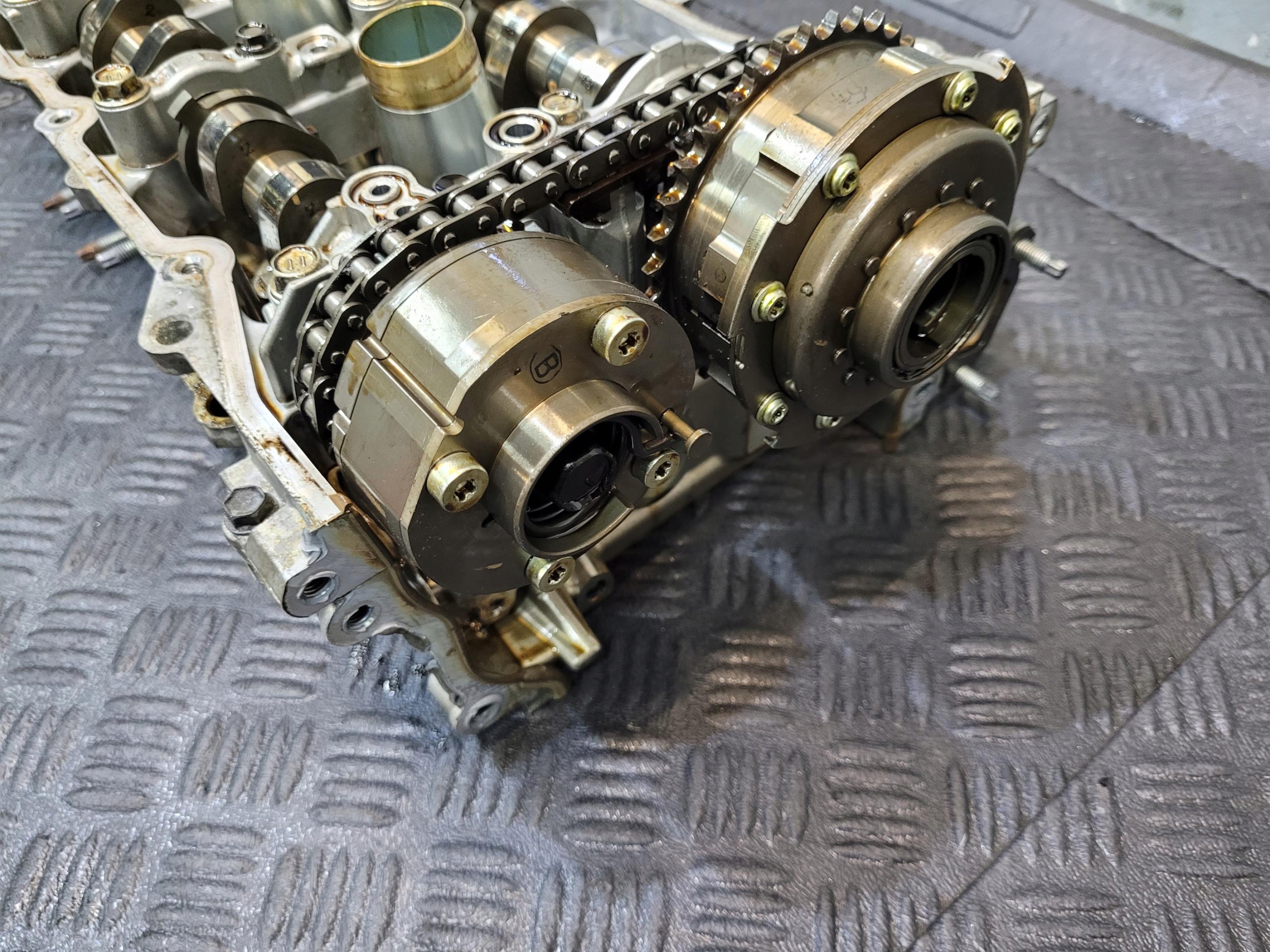 TESTATA completa ALBERI A CAMME 2UR LEXUS LS 600 LS600 H 5.0