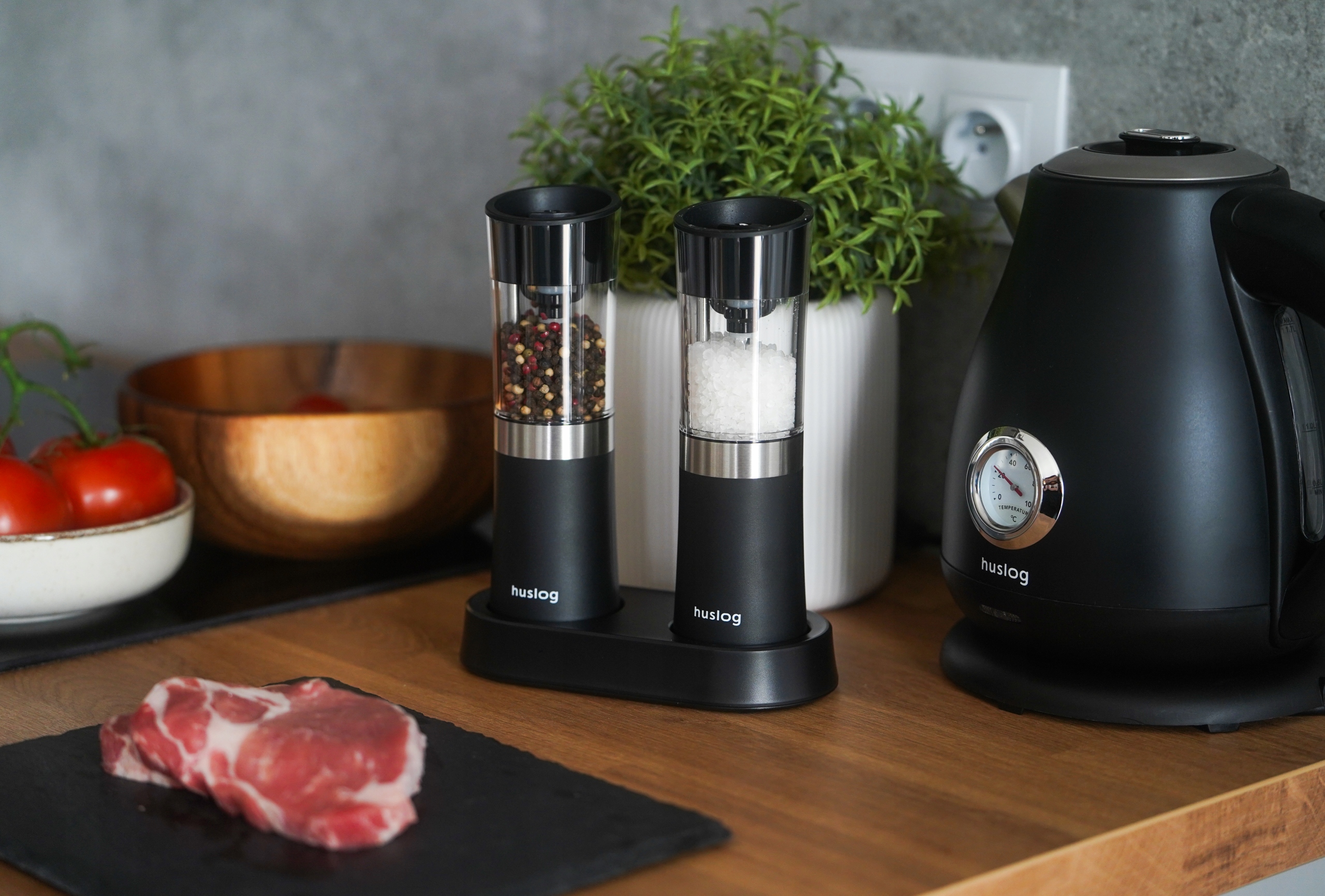 ZESTAW 2x MŁYNEK ELEKTRYCZNY GRAWITACYJNY DO PIEPRZU I SOLI BAZA ŁADUJĄCA Zasilanie baterie