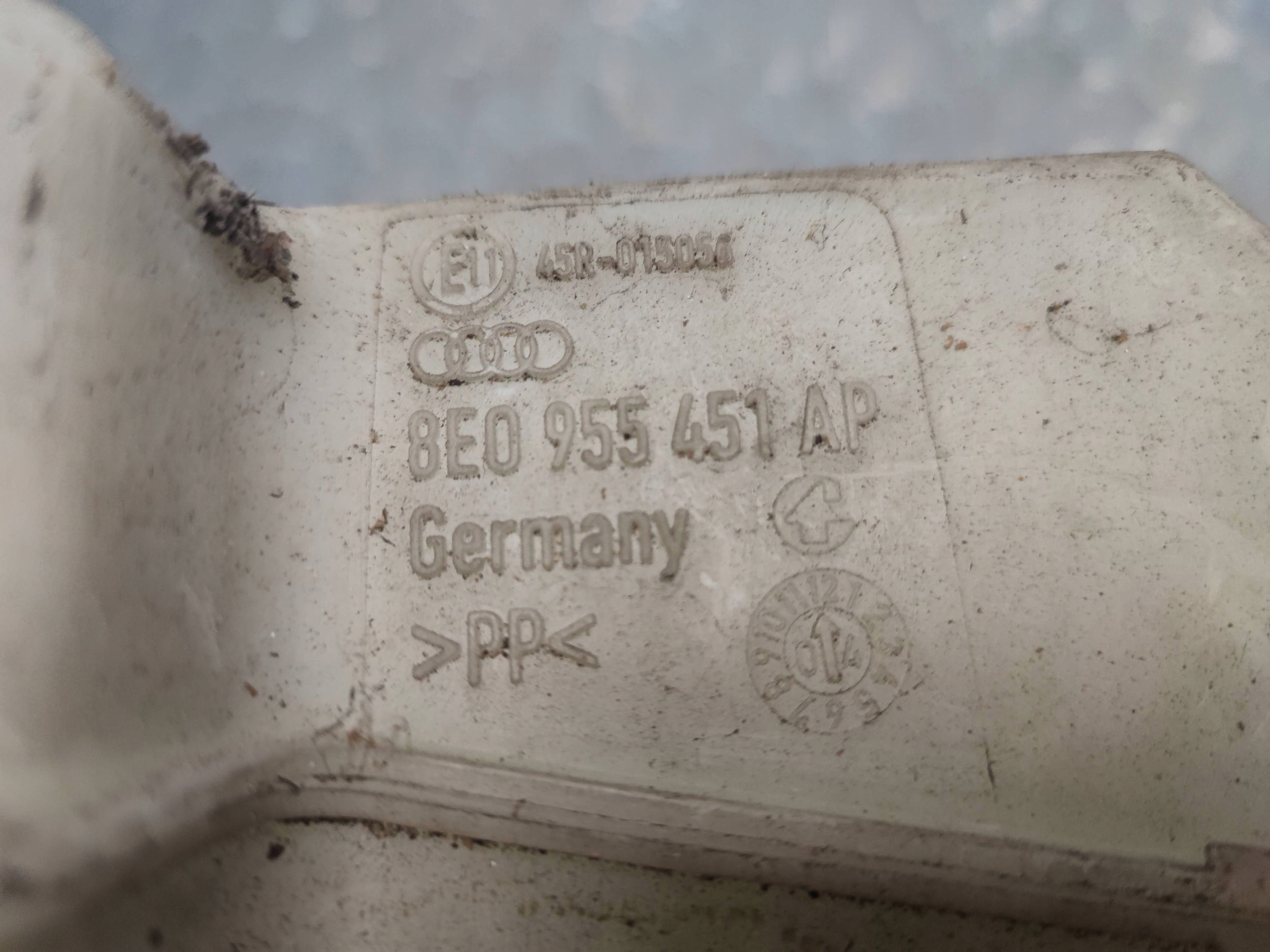 washer fluid tank AUDI A4 B7 8E0955451AP