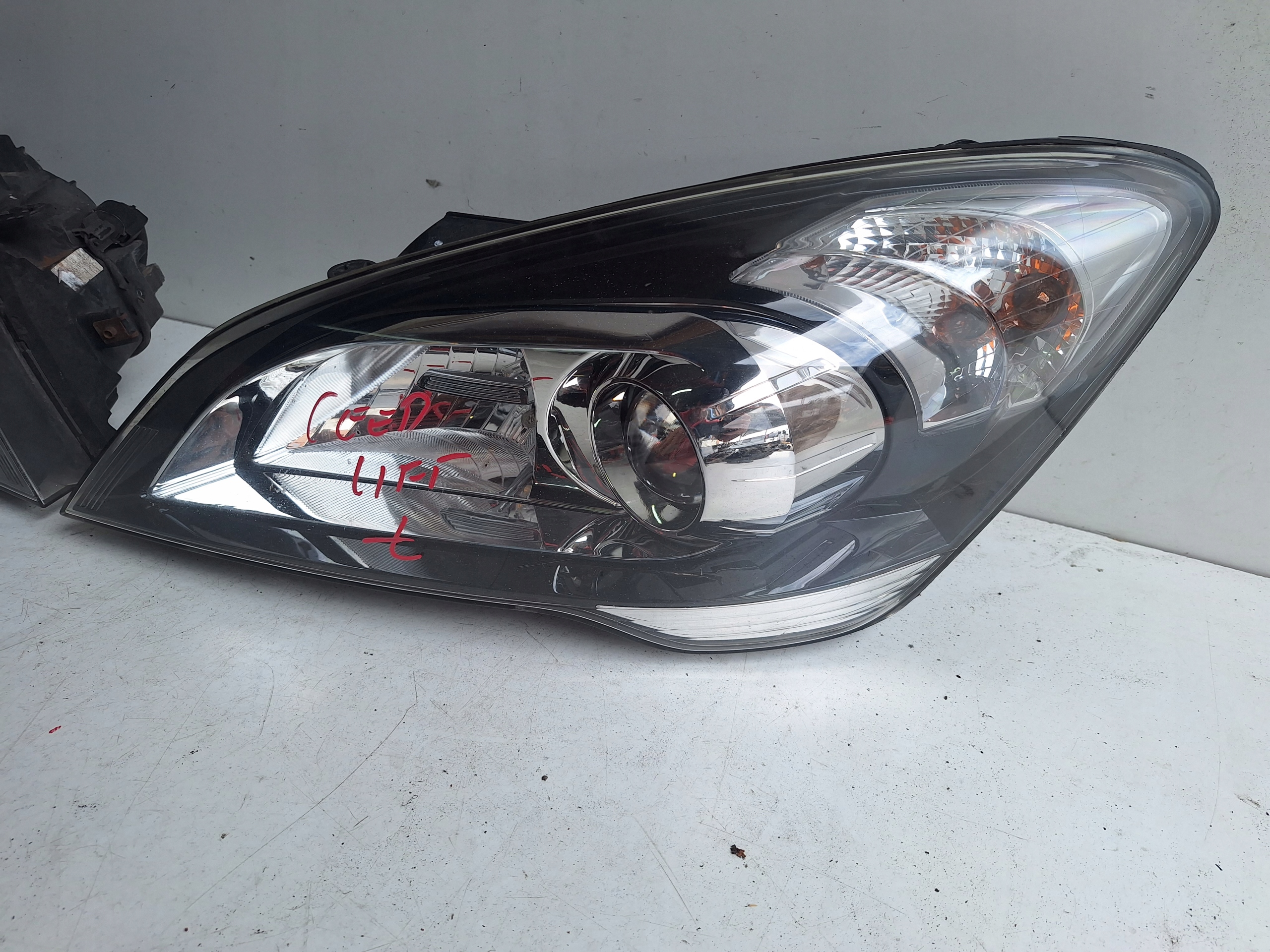 KIA CEED et LIFT 09-12 feu droit UK